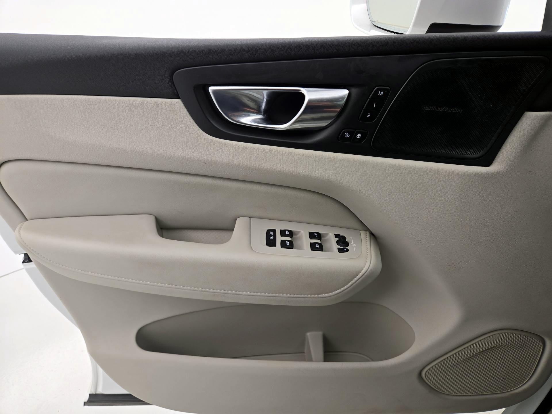 Thumbnail: 2022 Volvo XC60 - 12