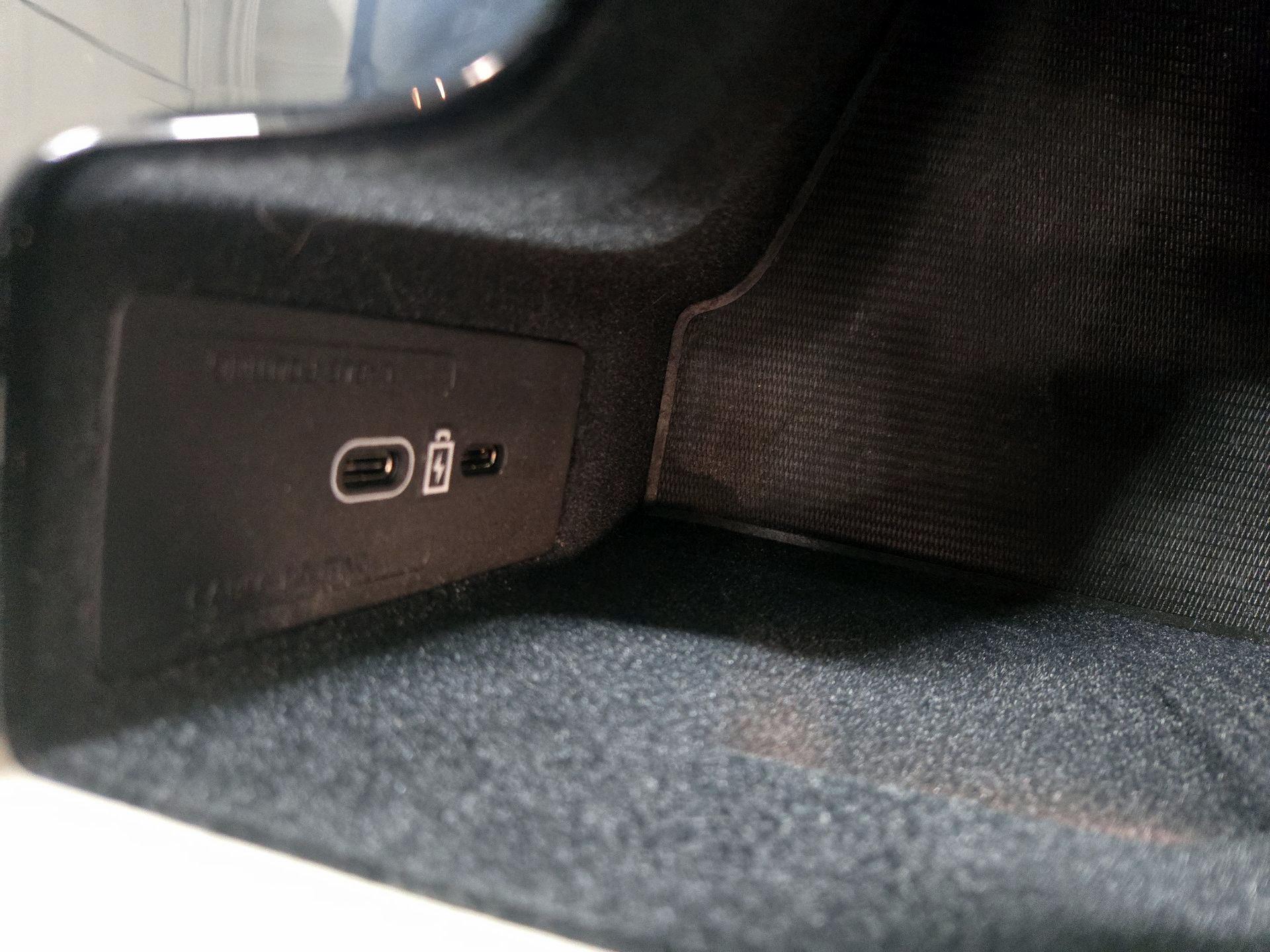 Thumbnail: 2022 Volvo XC60 - 18