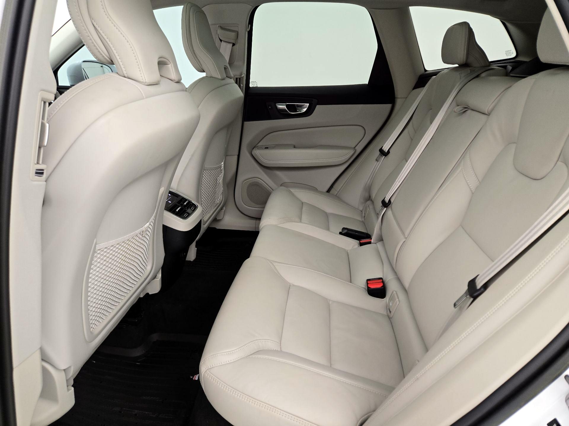 Thumbnail: 2022 Volvo XC60 - 20