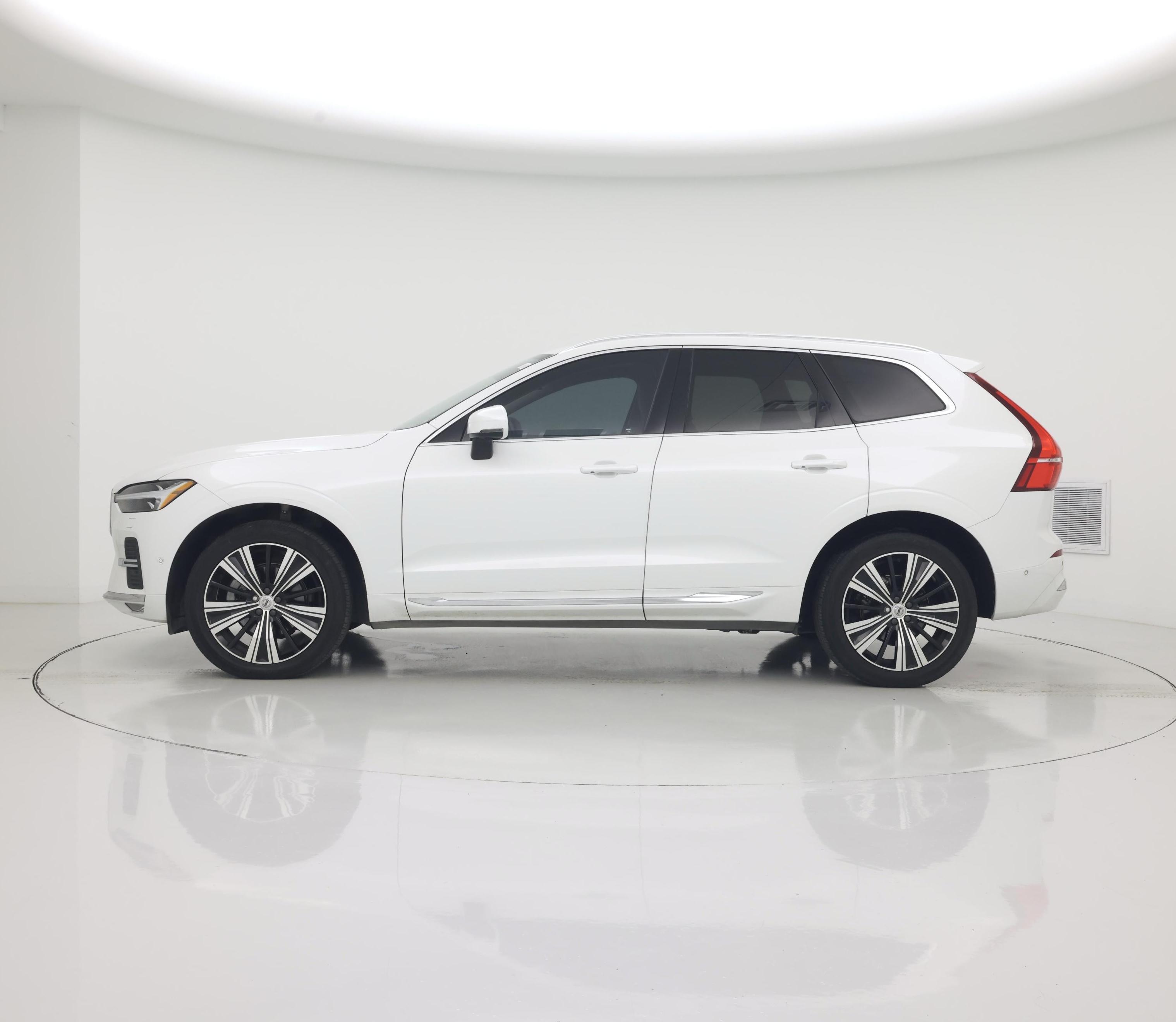 Thumbnail: 2022 Volvo XC60 - 3