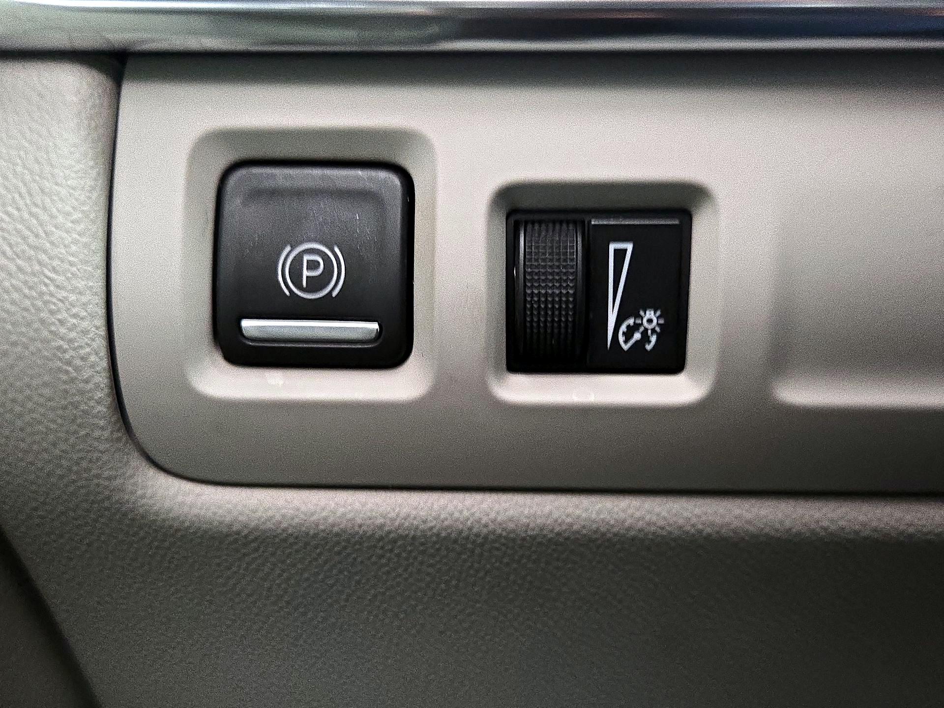 Thumbnail: 2021 Cadillac XT4 - 13