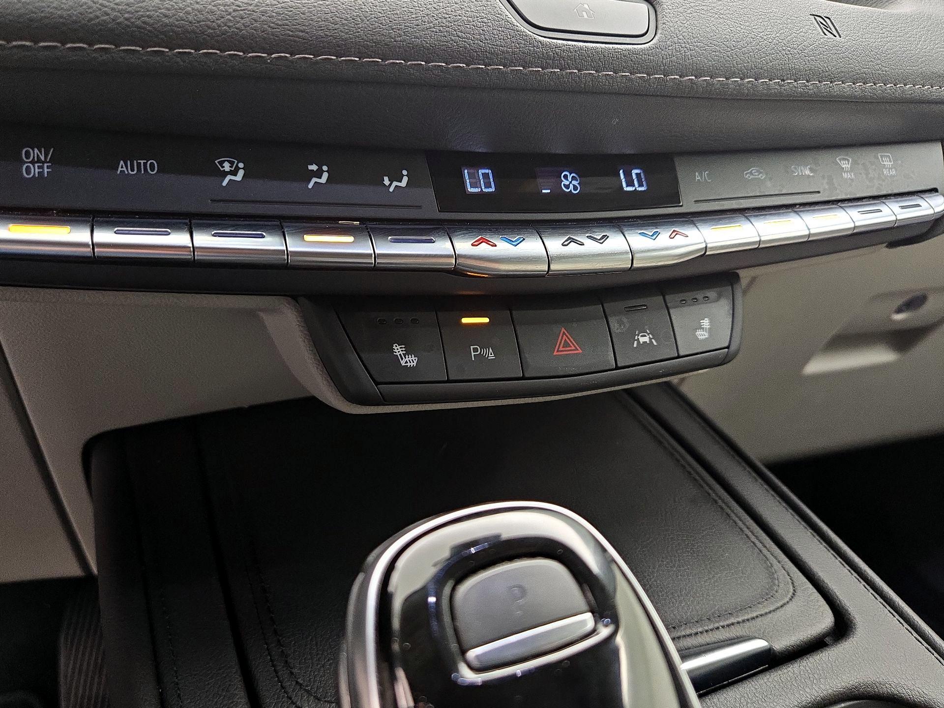 Thumbnail: 2021 Cadillac XT4 - 16