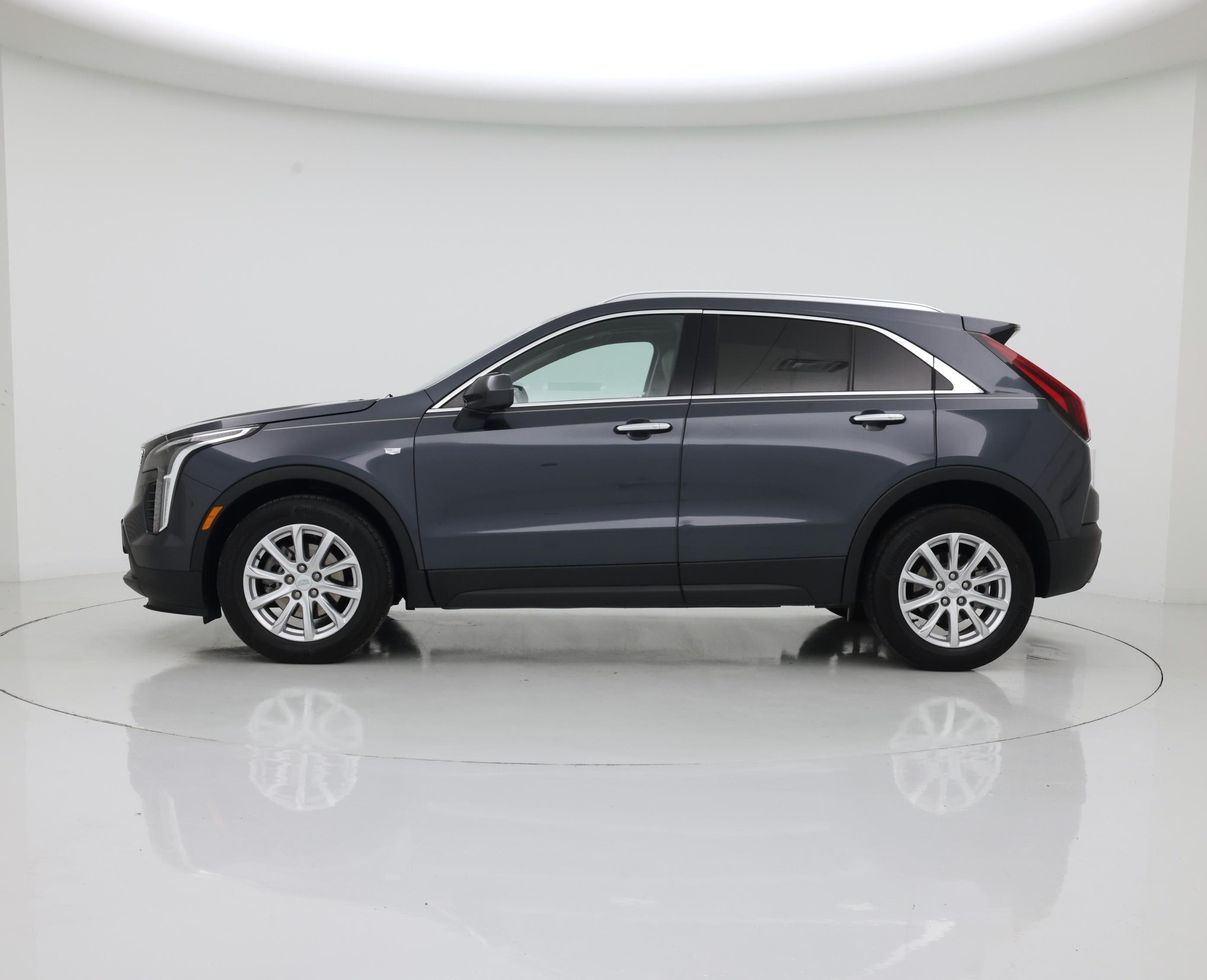 Thumbnail: 2021 Cadillac XT4 - 3