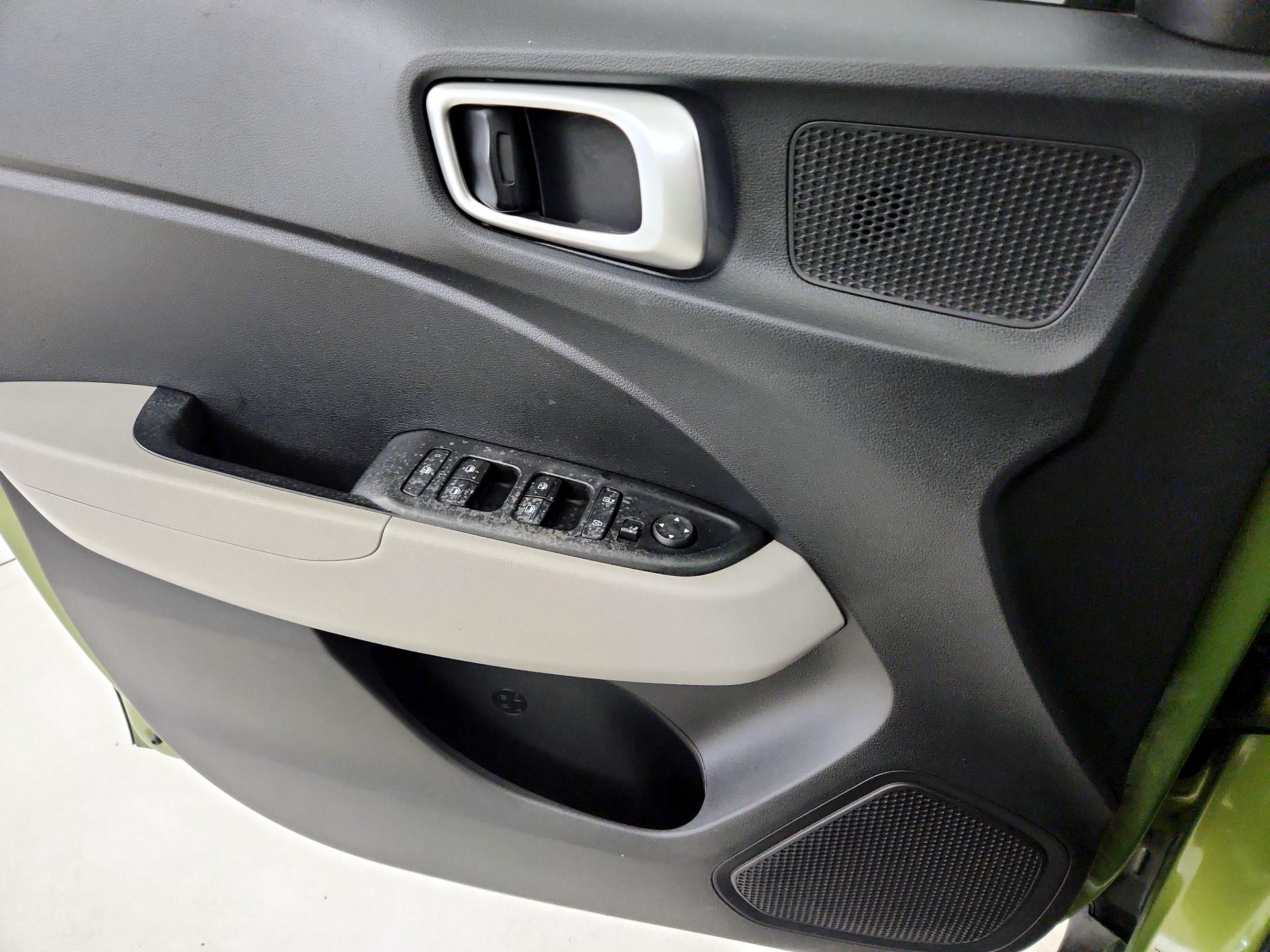 Thumbnail: 2023 Hyundai Venue - 12