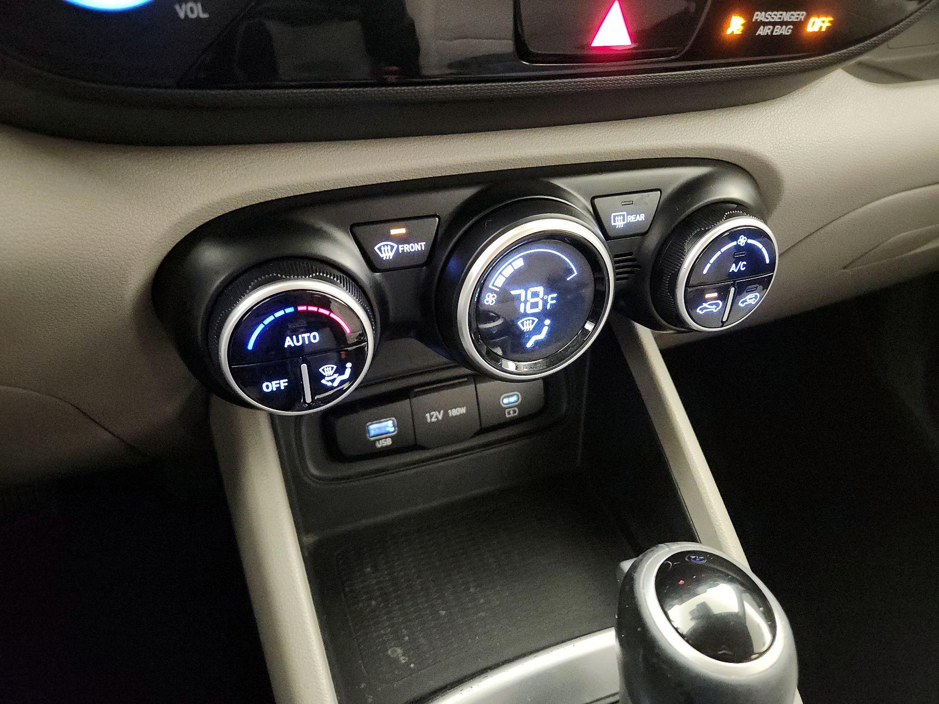 Thumbnail: 2023 Hyundai Venue - 16