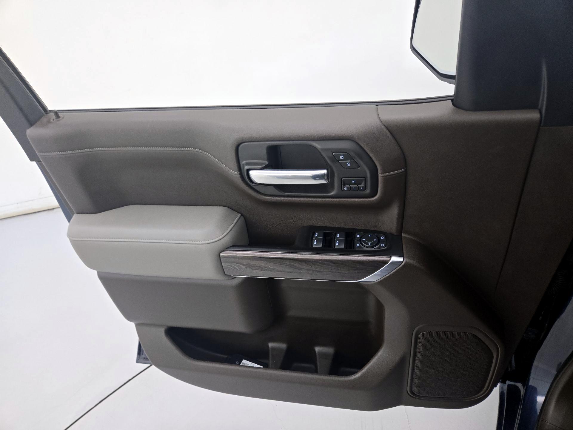 Thumbnail: 2021 Chevrolet Silverado 1500 - 12