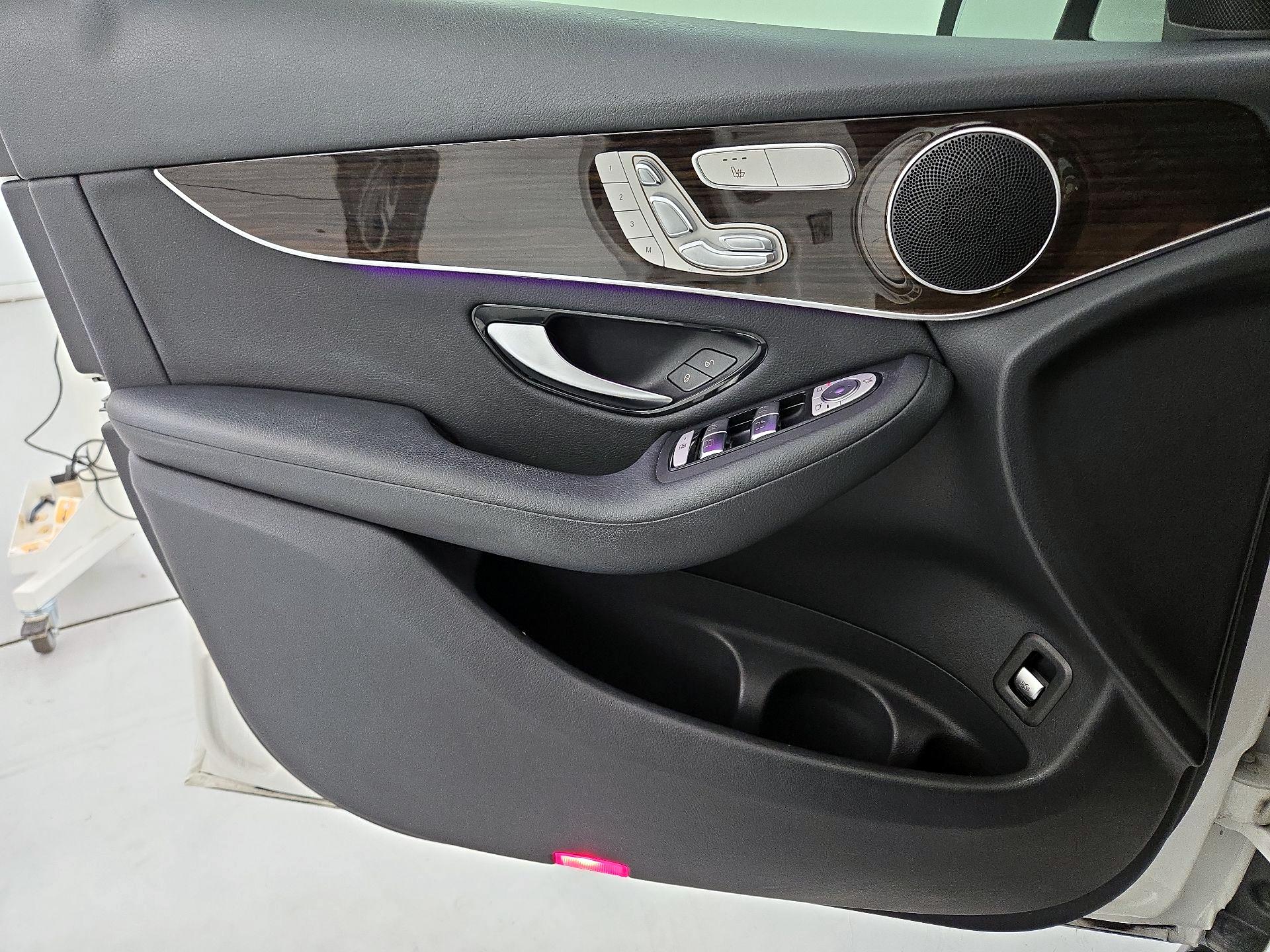 Thumbnail: 2022 Mercedes-Benz GLC - 12