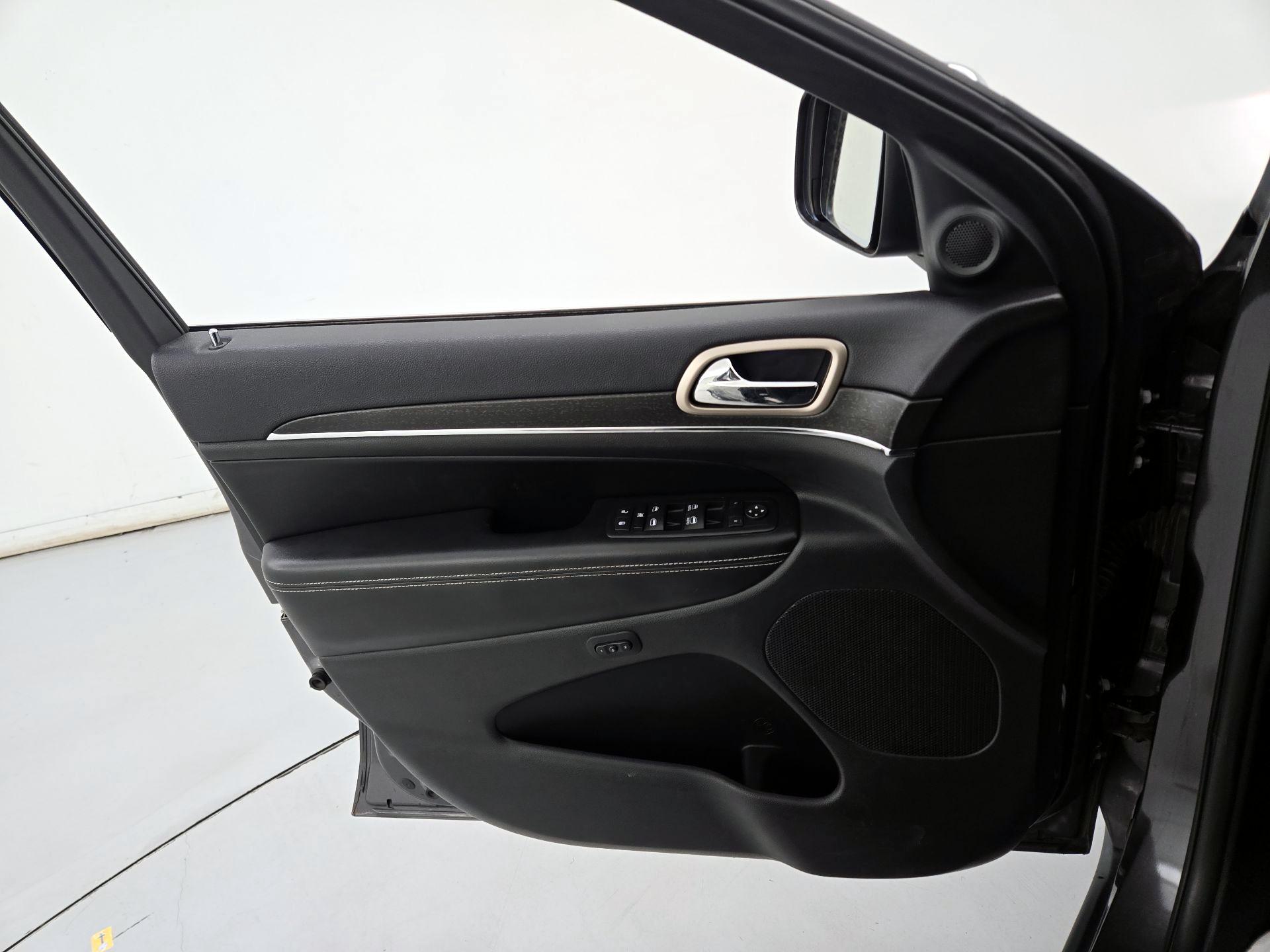 Thumbnail: 2016 Jeep Grand Cherokee - 12