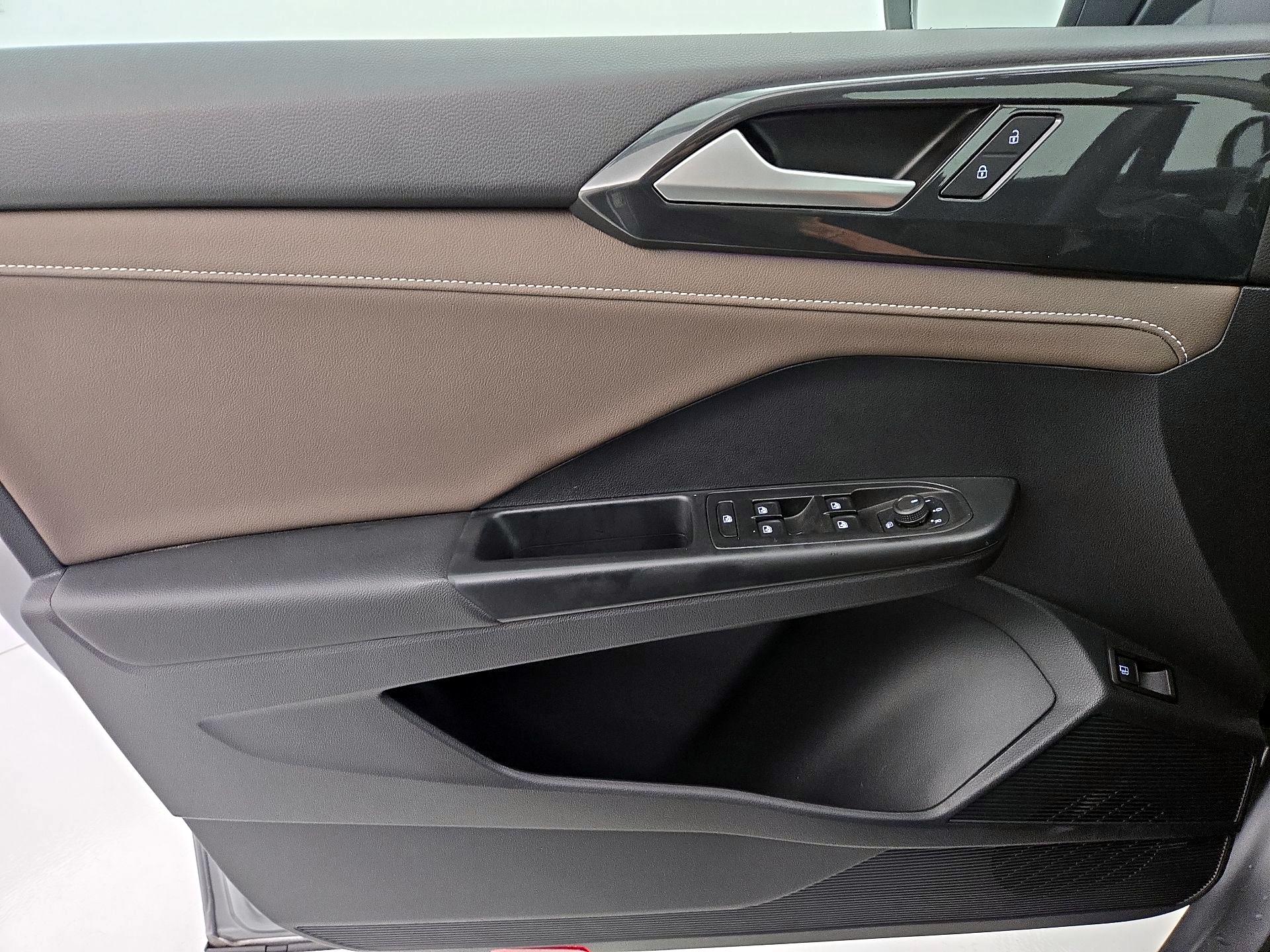 Thumbnail: 2022 Volkswagen Taos - 12