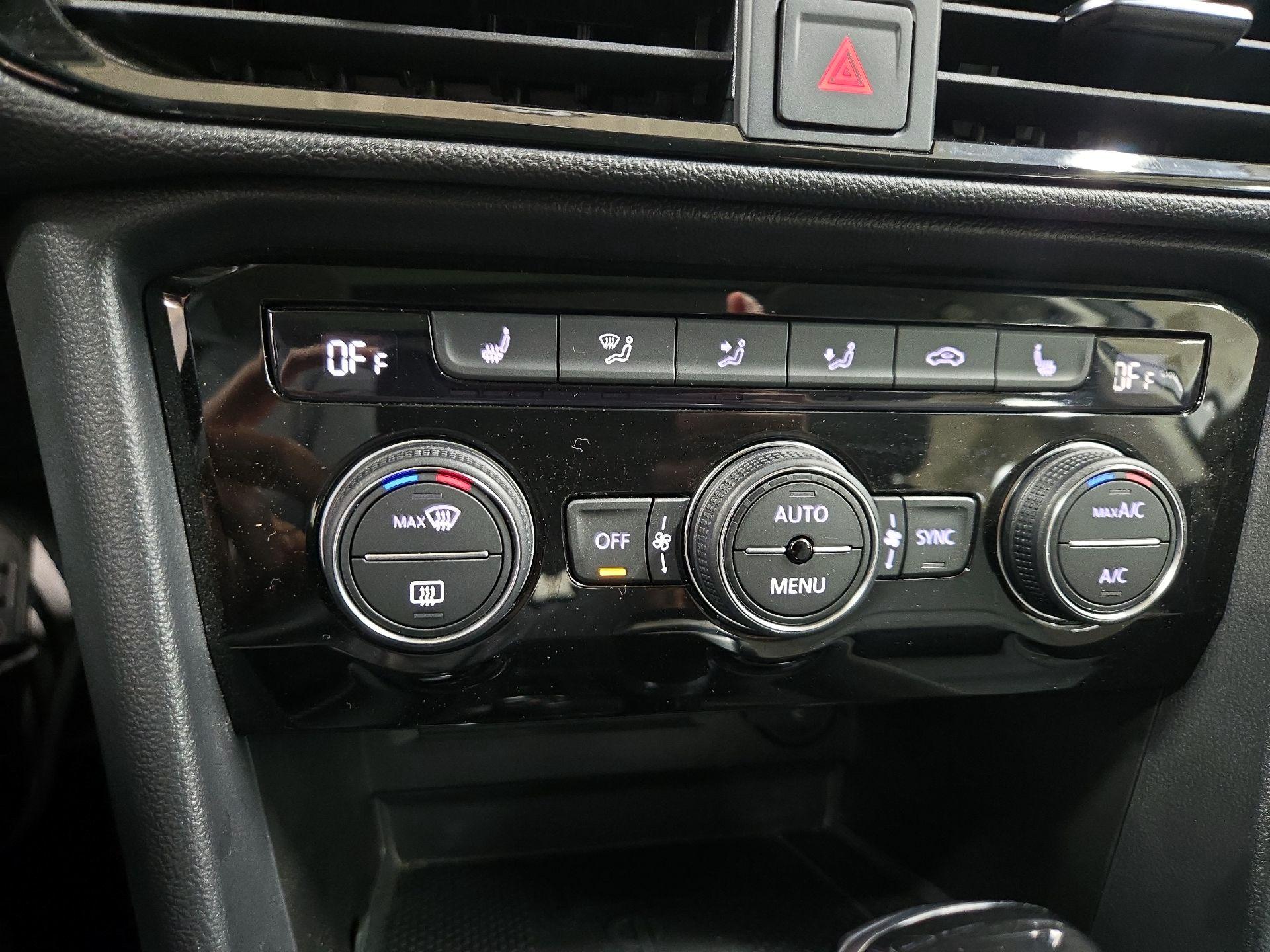 Thumbnail: 2022 Volkswagen Taos - 16