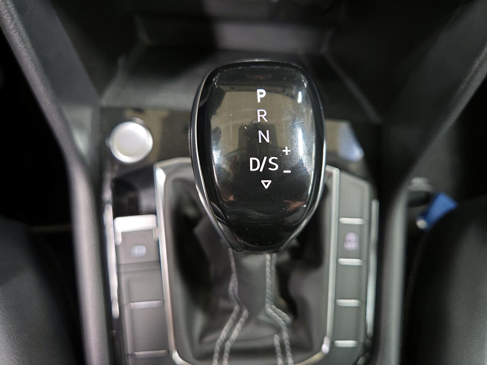 Thumbnail: 2022 Volkswagen Taos - 17