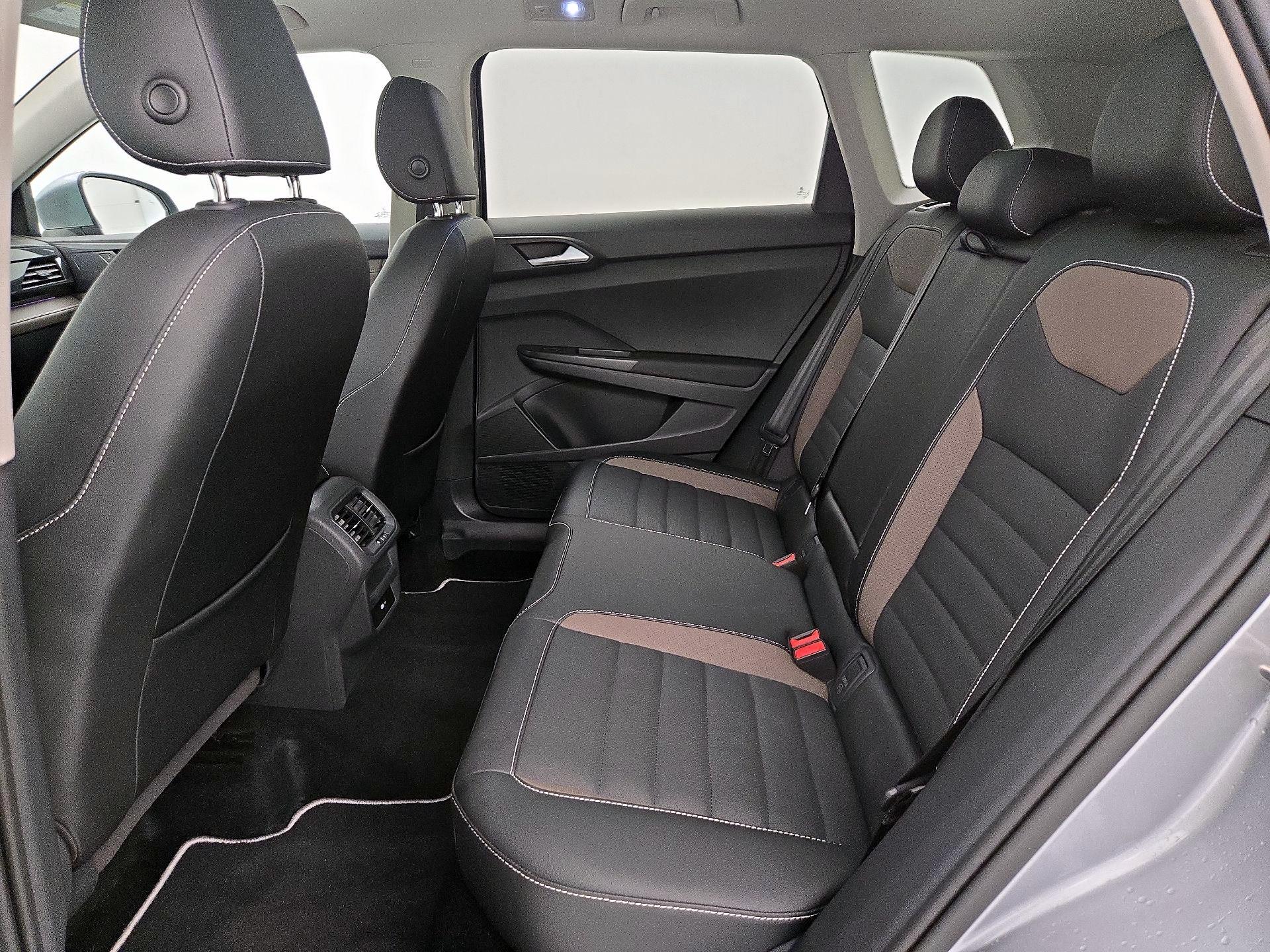 Thumbnail: 2022 Volkswagen Taos - 20