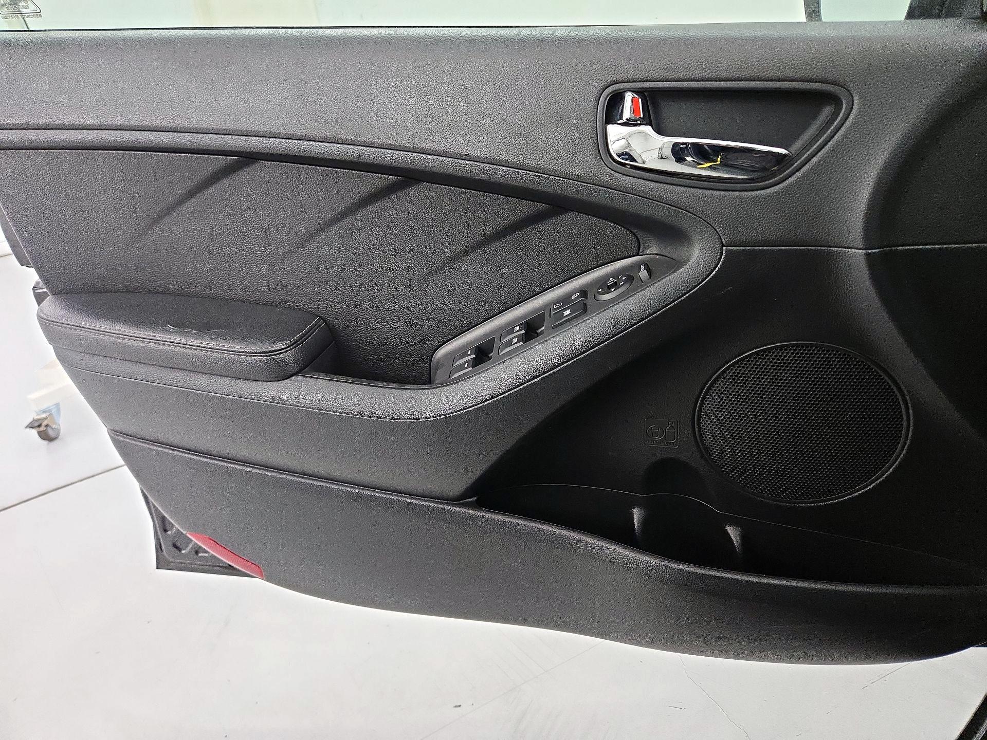 Thumbnail: 2016 Kia Forte - 12