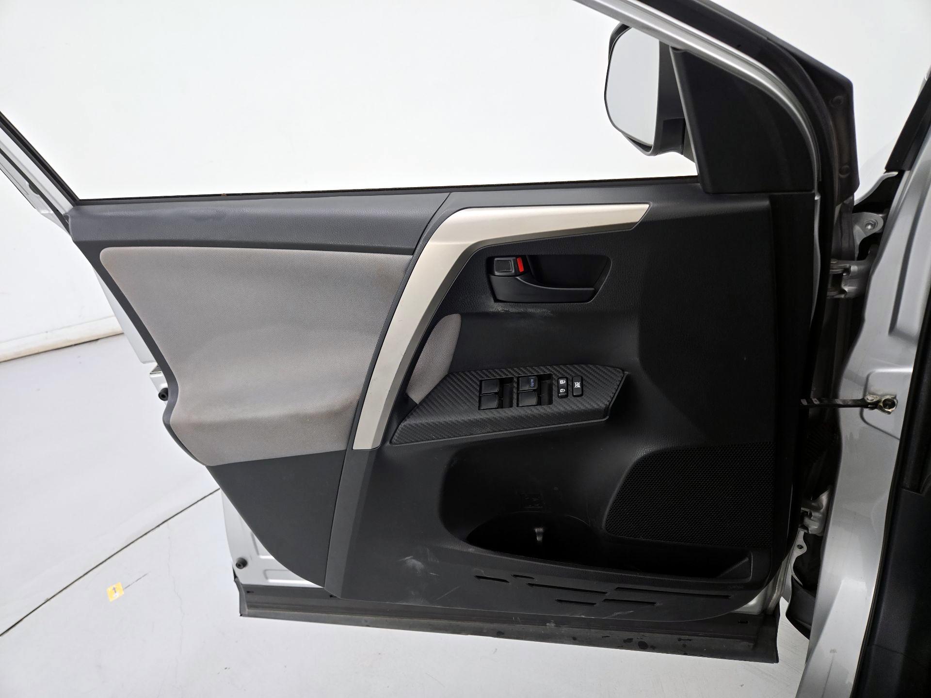 Thumbnail: 2014 Toyota RAV4 - 12