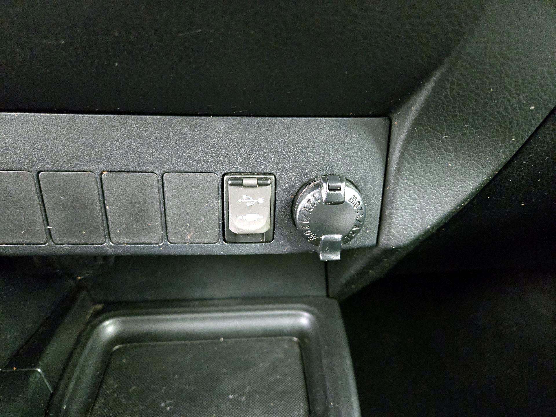 Thumbnail: 2014 Toyota RAV4 - 18