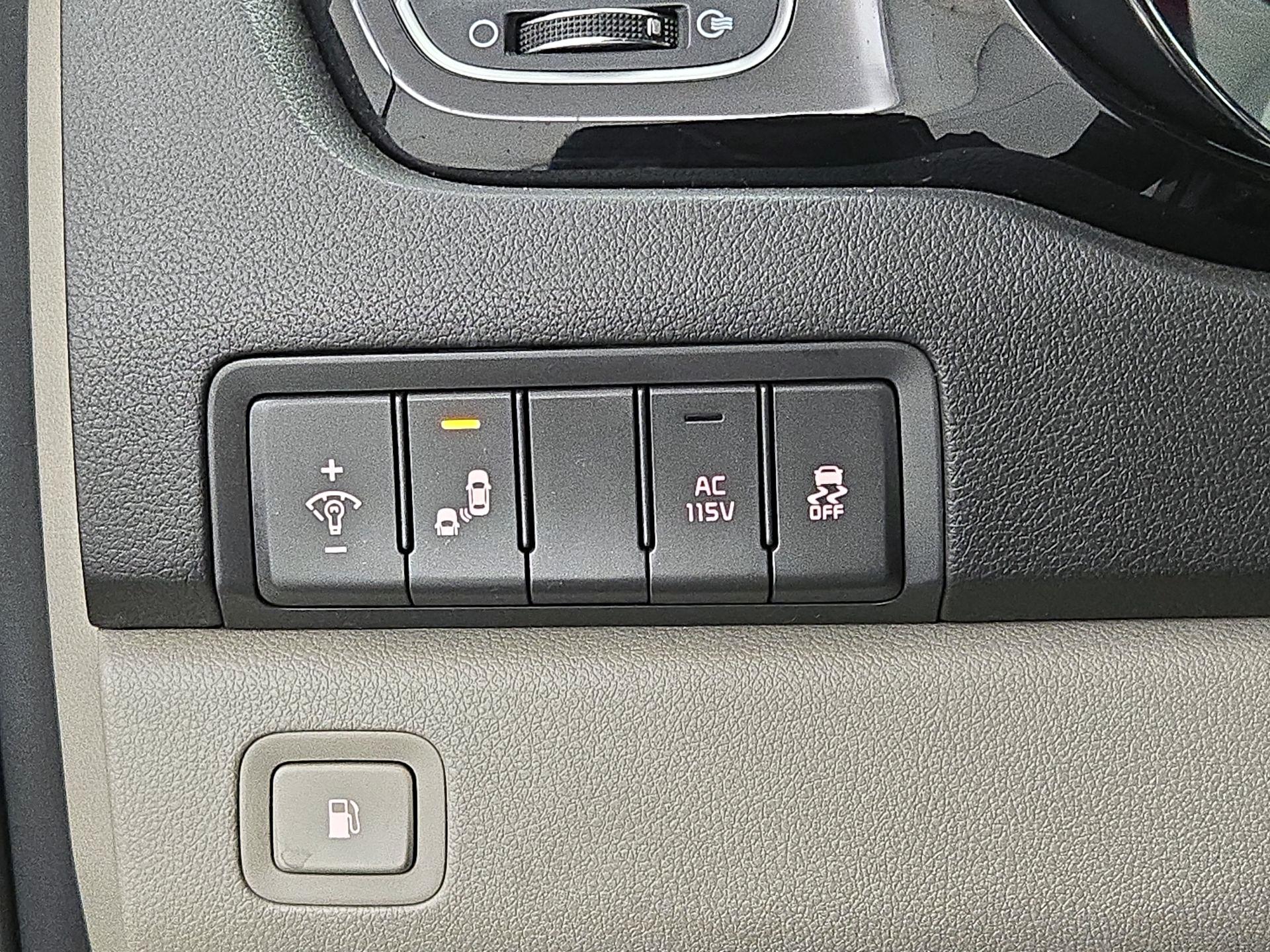 Thumbnail: 2017 Kia Sedona - 13