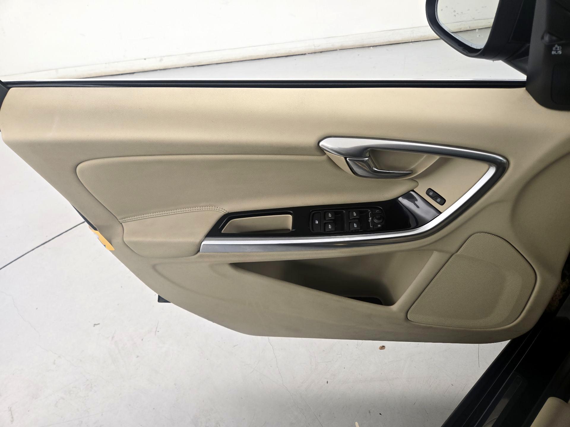 Thumbnail: 2015 Volvo S60 - 12