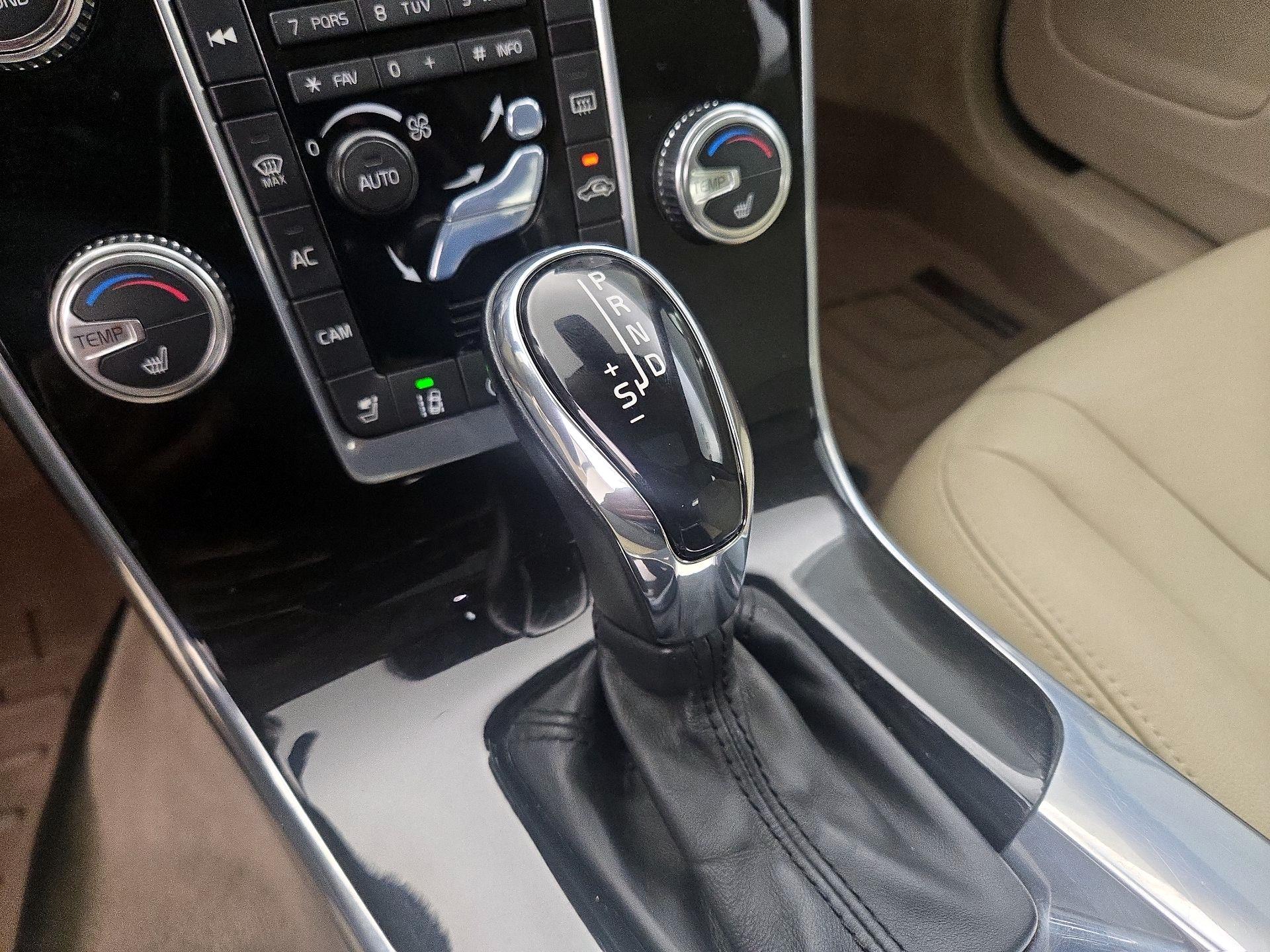 Thumbnail: 2015 Volvo S60 - 17