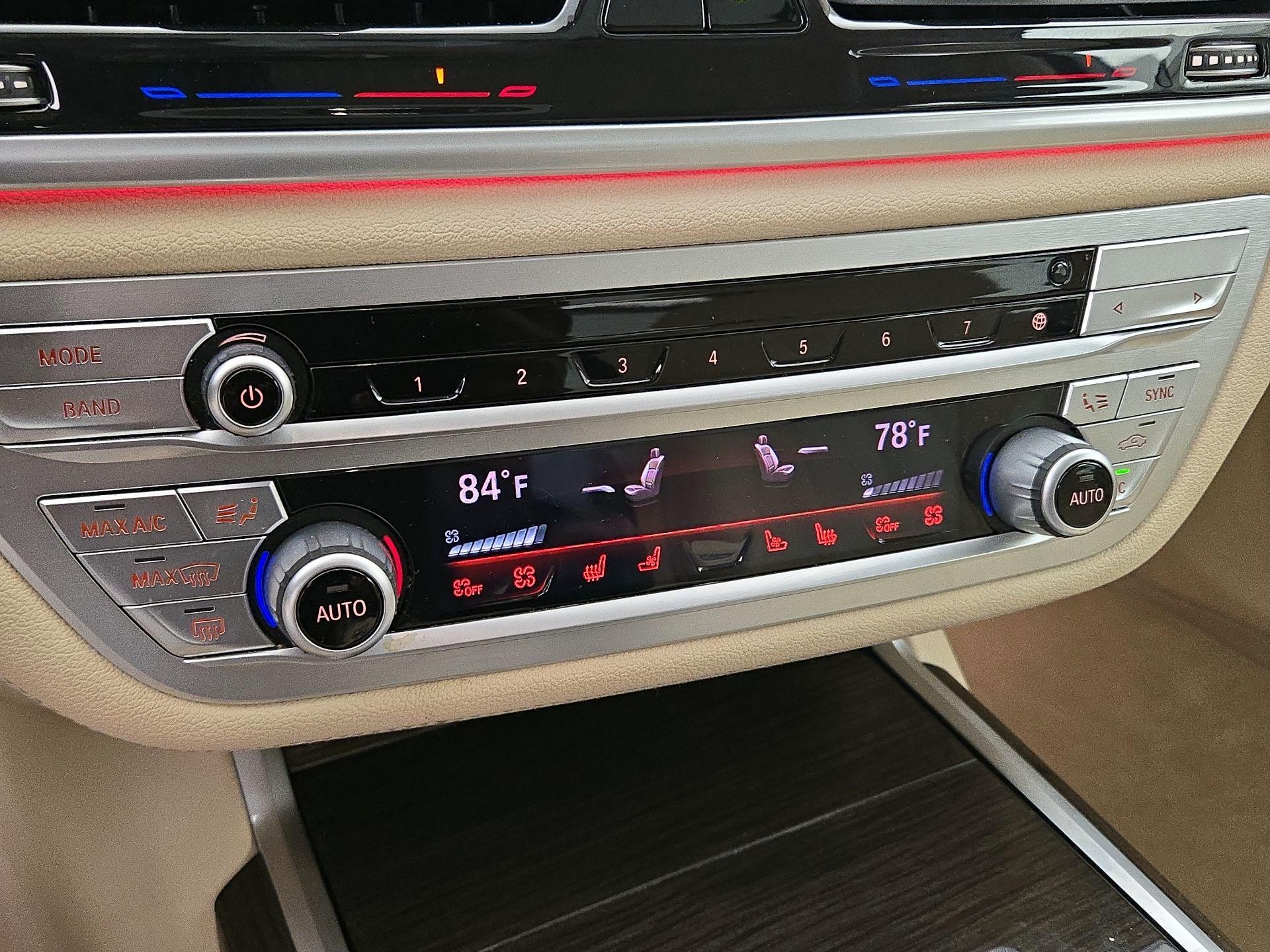 Thumbnail: 2021 BMW 7 Series - 17