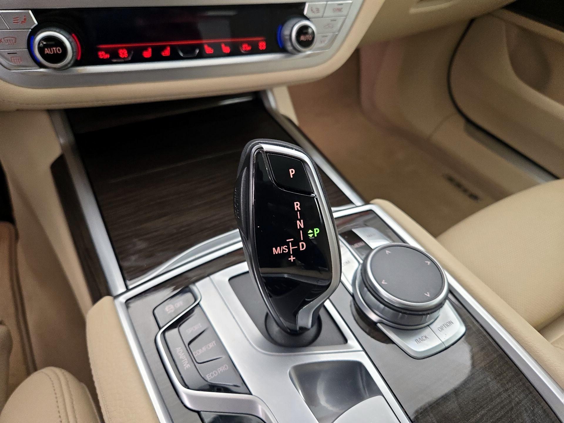 Thumbnail: 2021 BMW 7 Series - 18