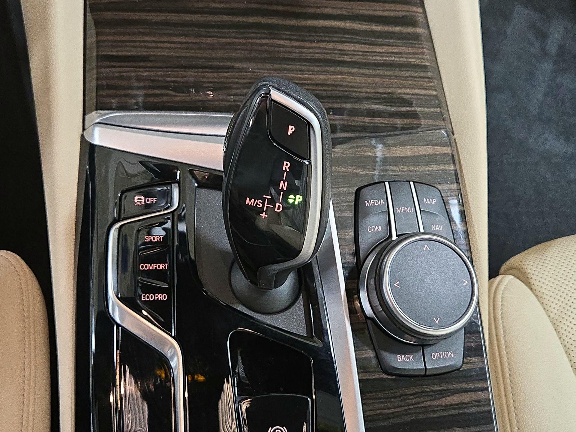 Thumbnail: 2023 BMW 5 Series - 18