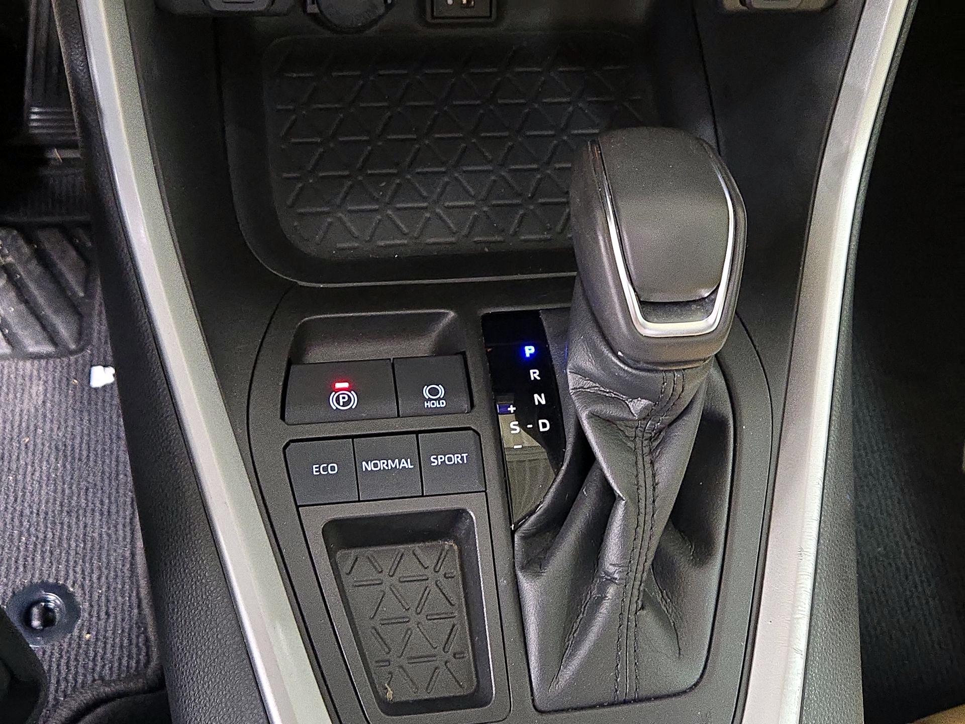 Thumbnail: 2023 Toyota RAV4 - 17