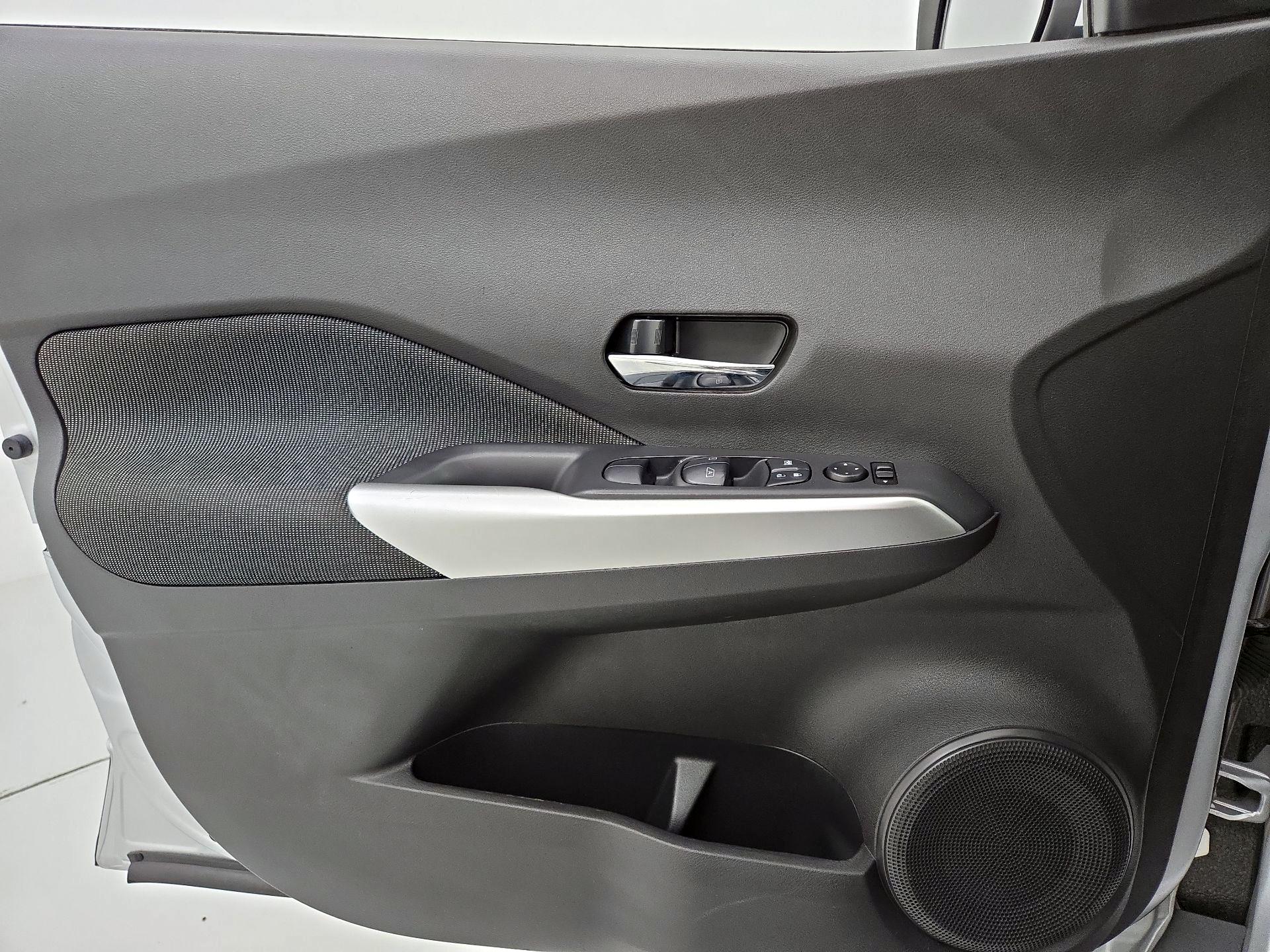 Thumbnail: 2020 Nissan Kicks - 12