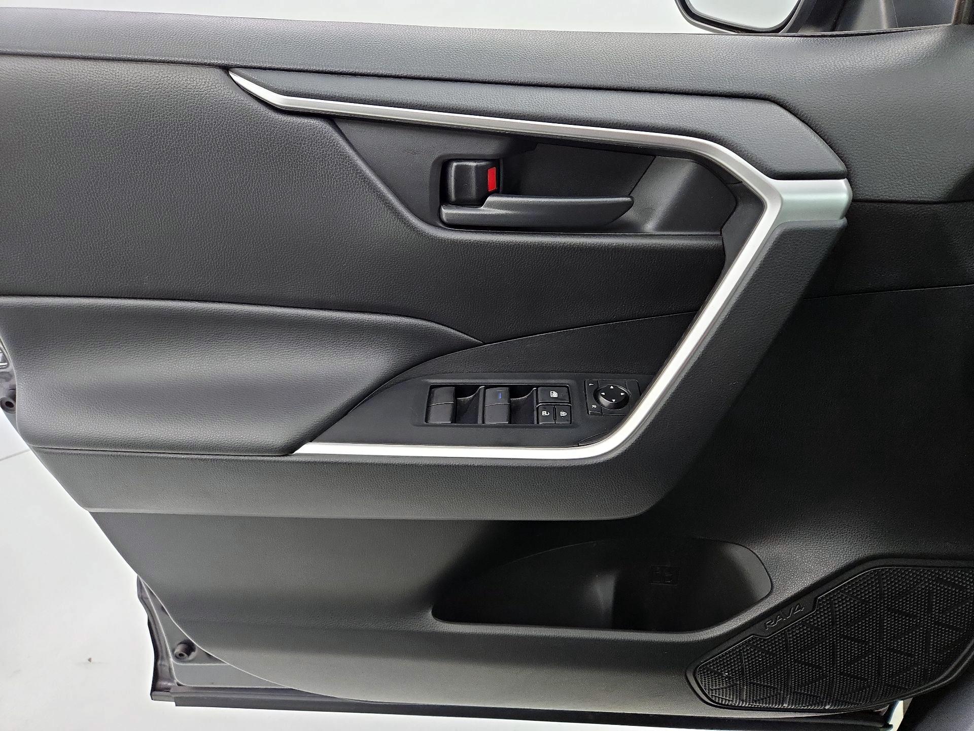 Thumbnail: 2021 Toyota RAV4 - 12