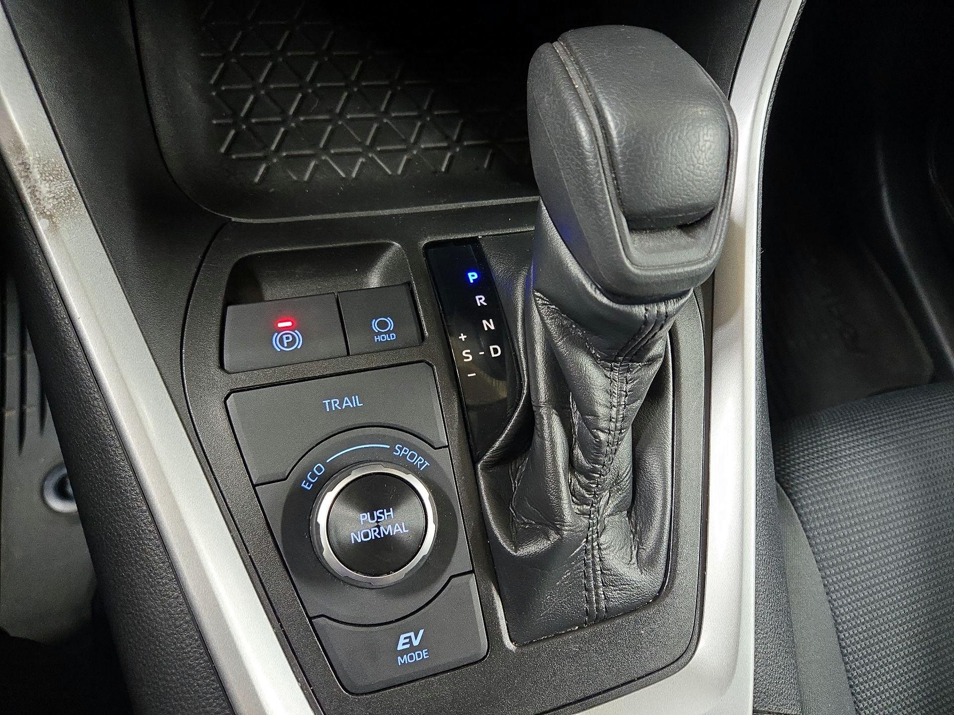 Thumbnail: 2021 Toyota RAV4 - 16