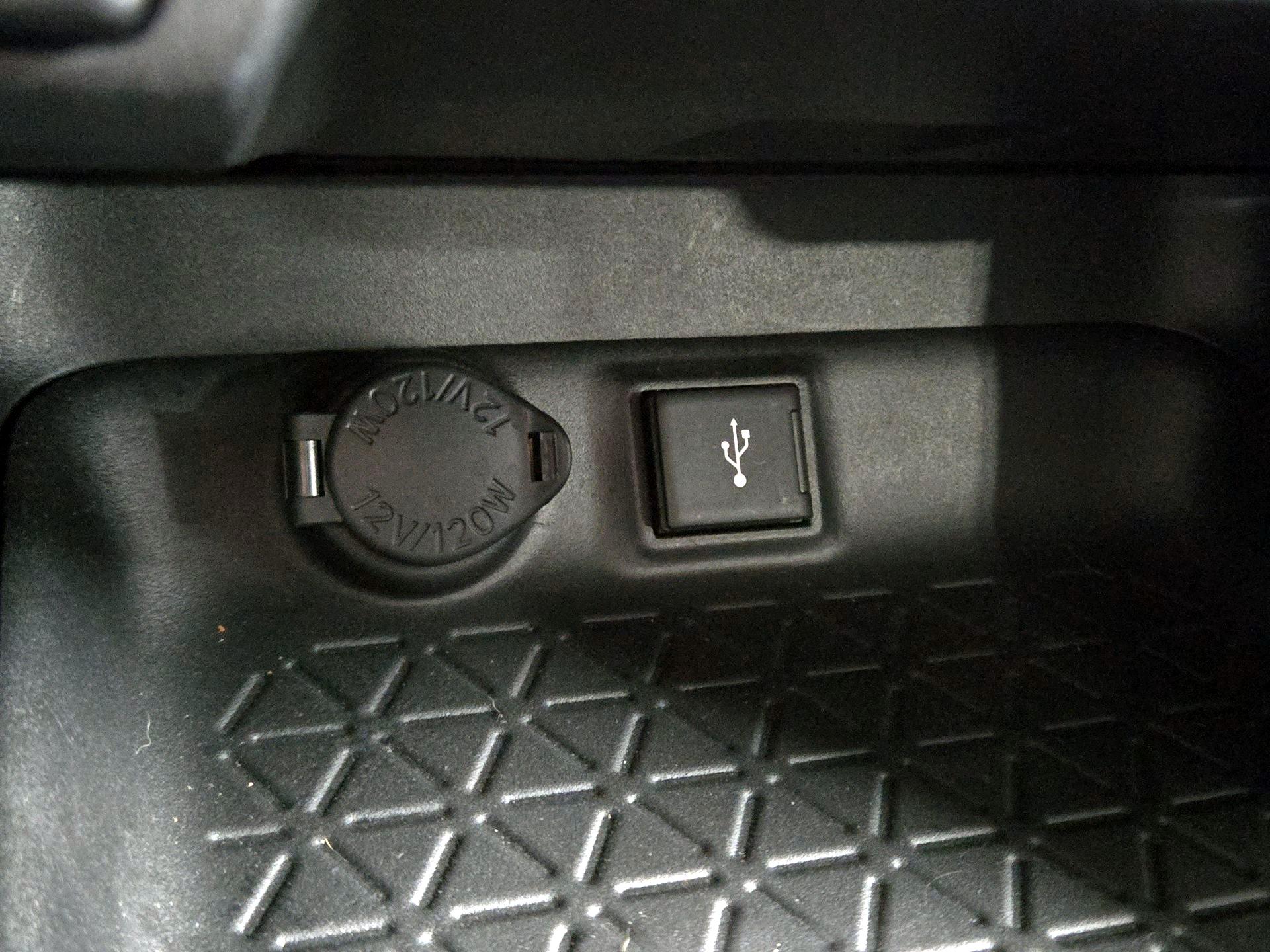 Thumbnail: 2021 Toyota RAV4 - 17