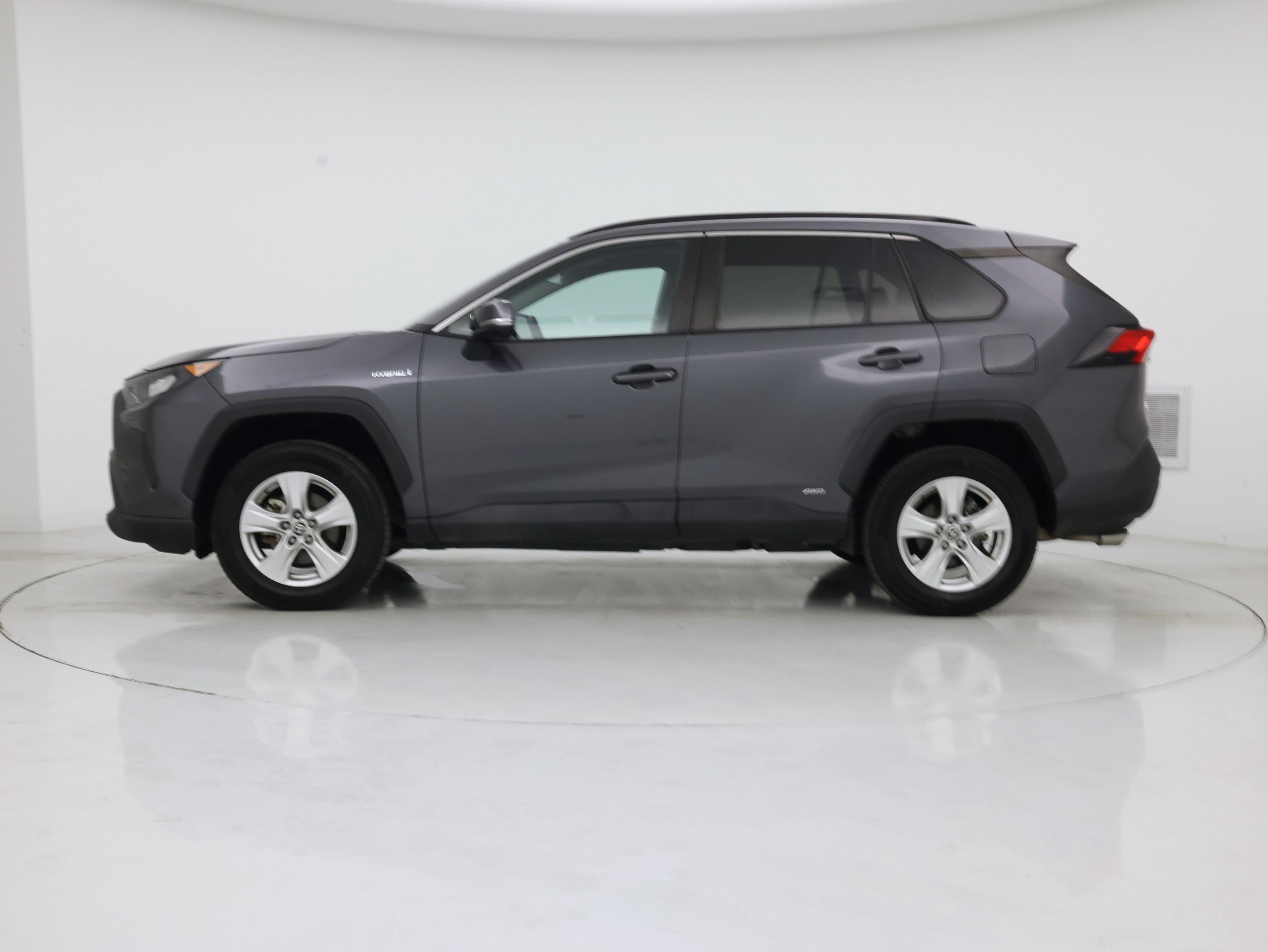 Thumbnail: 2021 Toyota RAV4 - 3