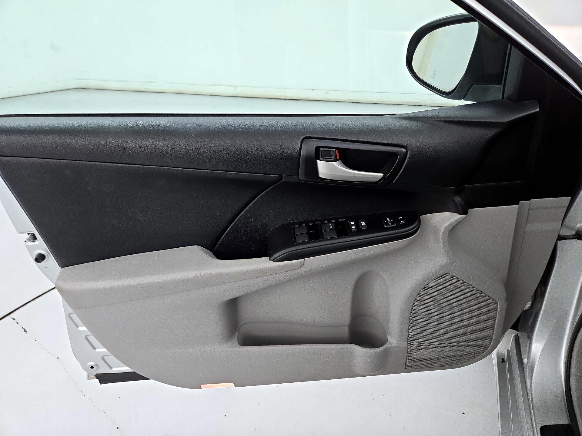 Thumbnail: 2014 Toyota Camry - 12