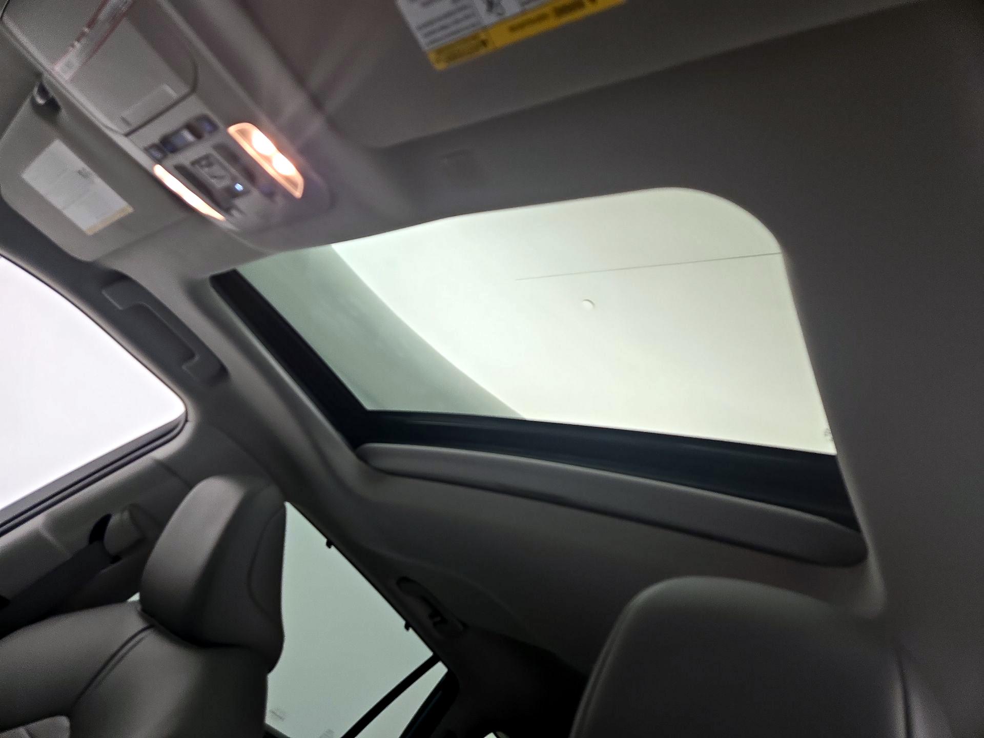 Thumbnail: 2022 Toyota Highlander - 19