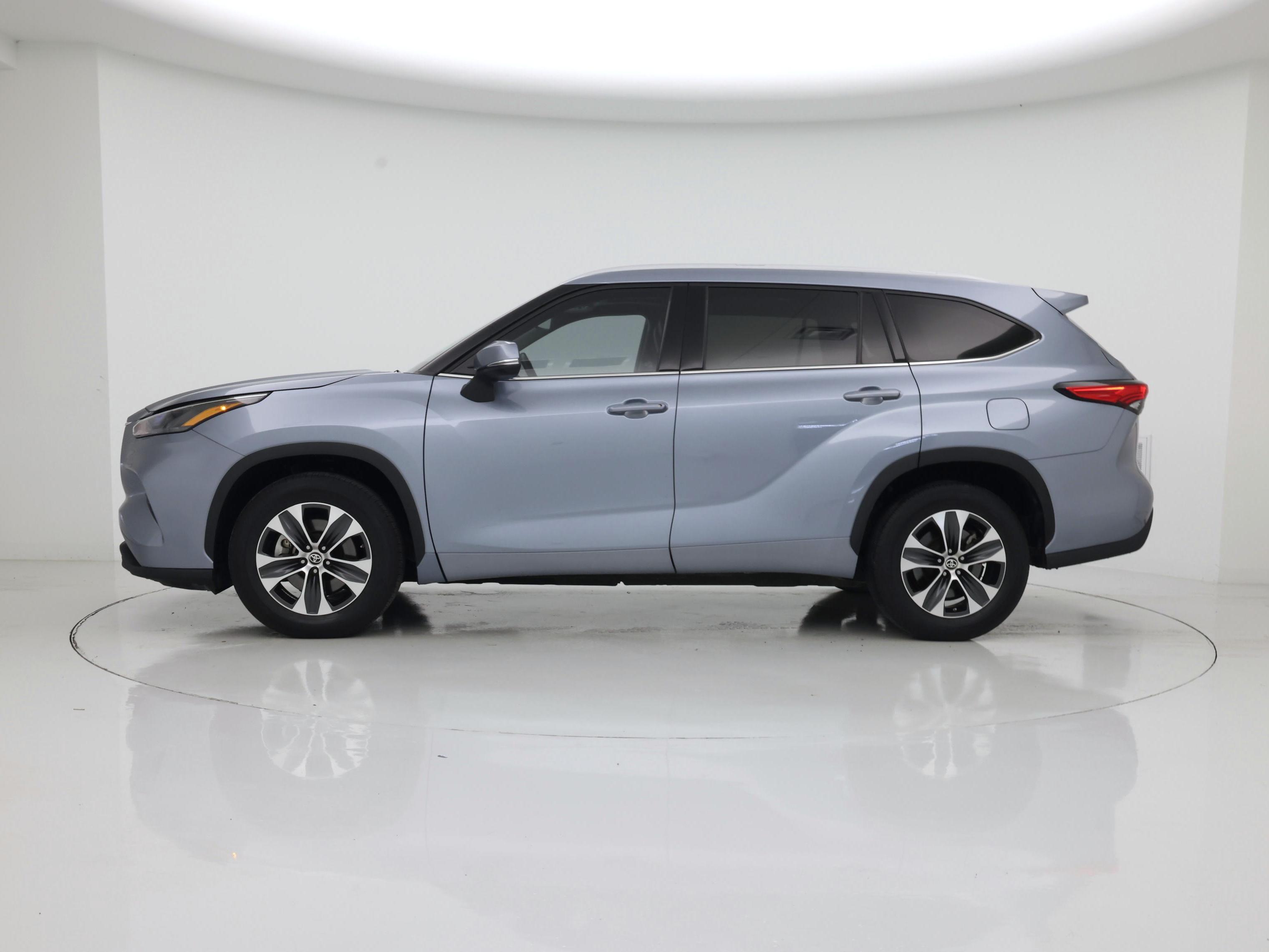 Thumbnail: 2022 Toyota Highlander - 3