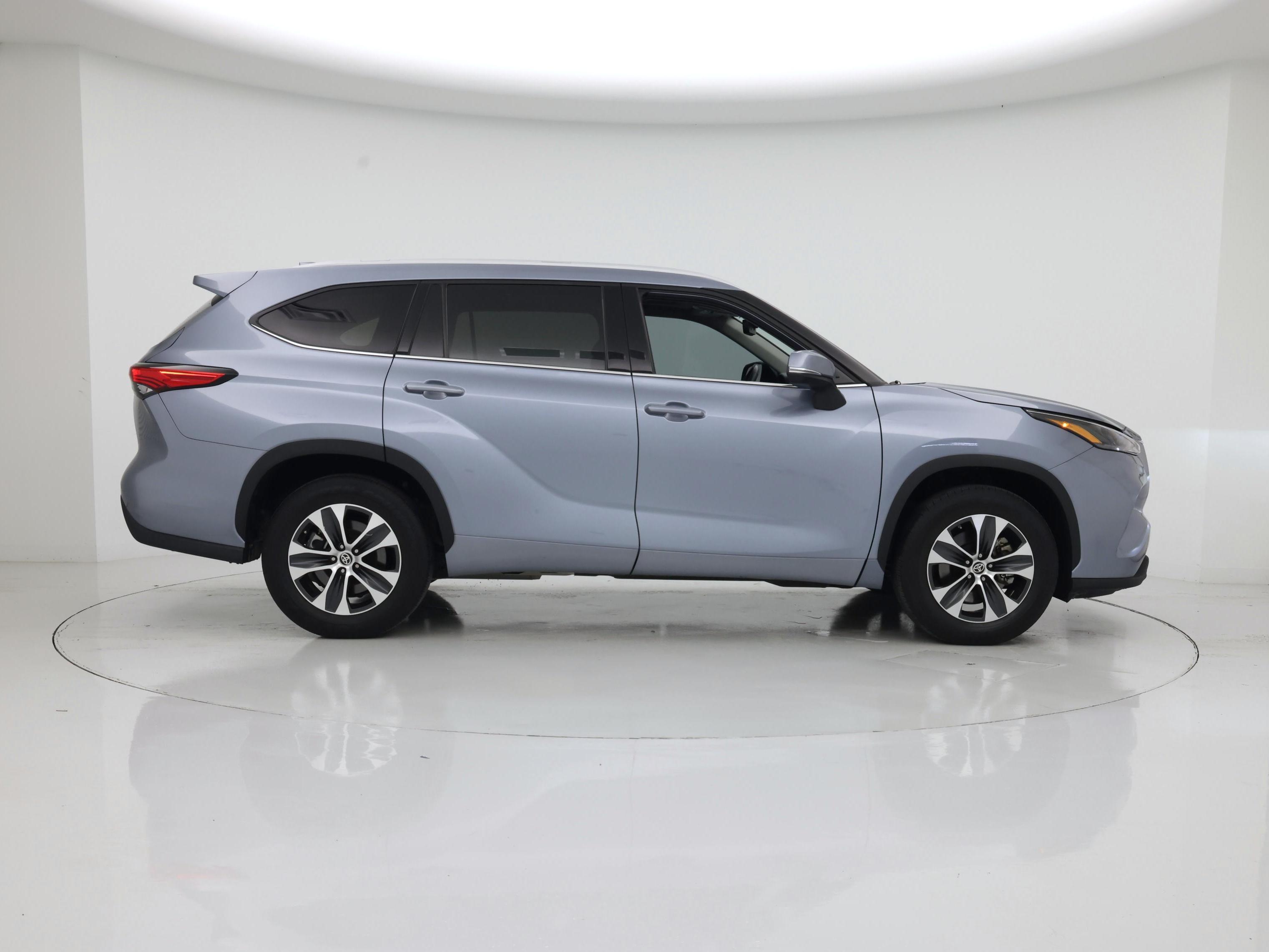 Thumbnail: 2022 Toyota Highlander - 7