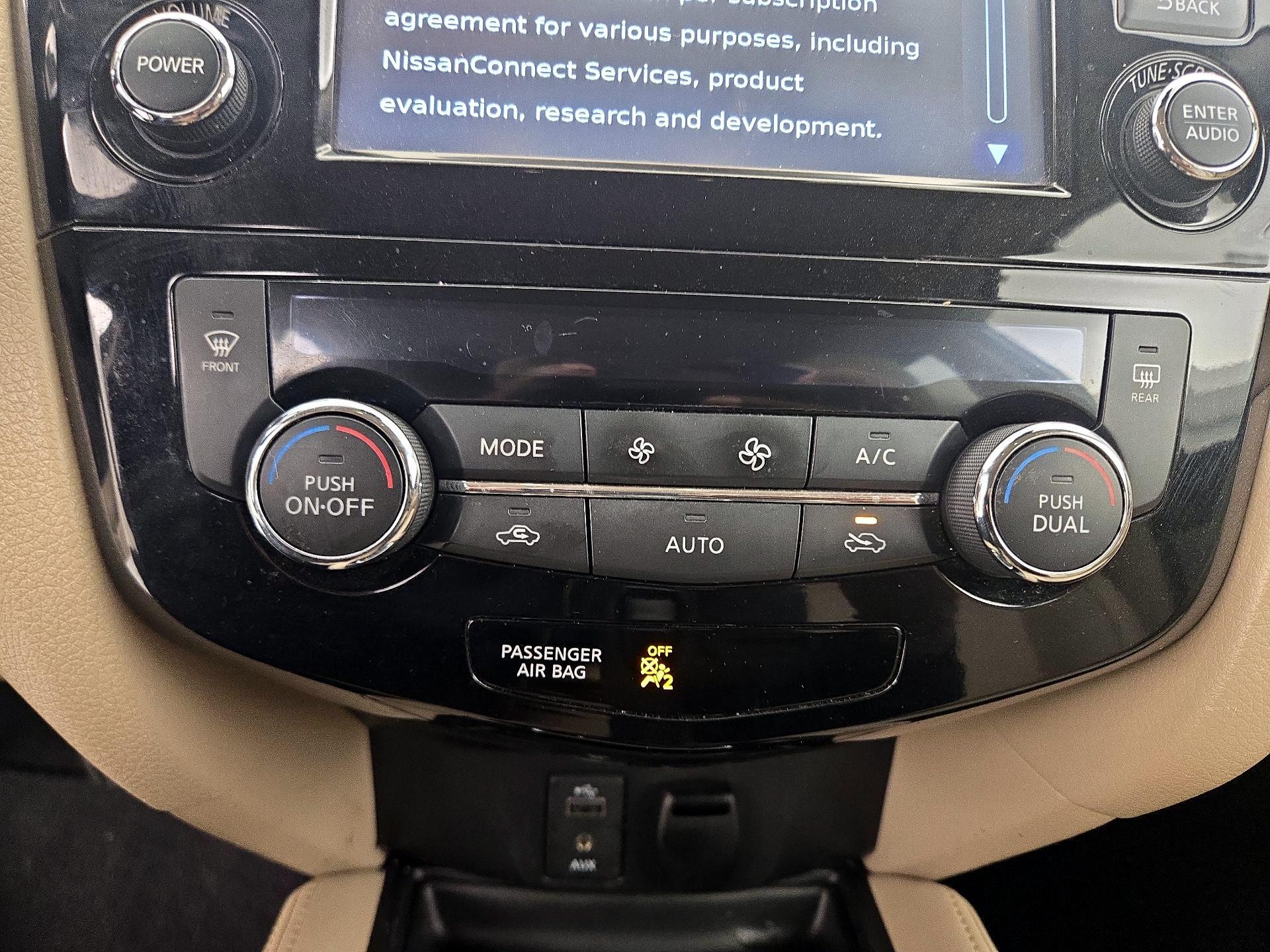 Thumbnail: 2017 Nissan Rogue - 17