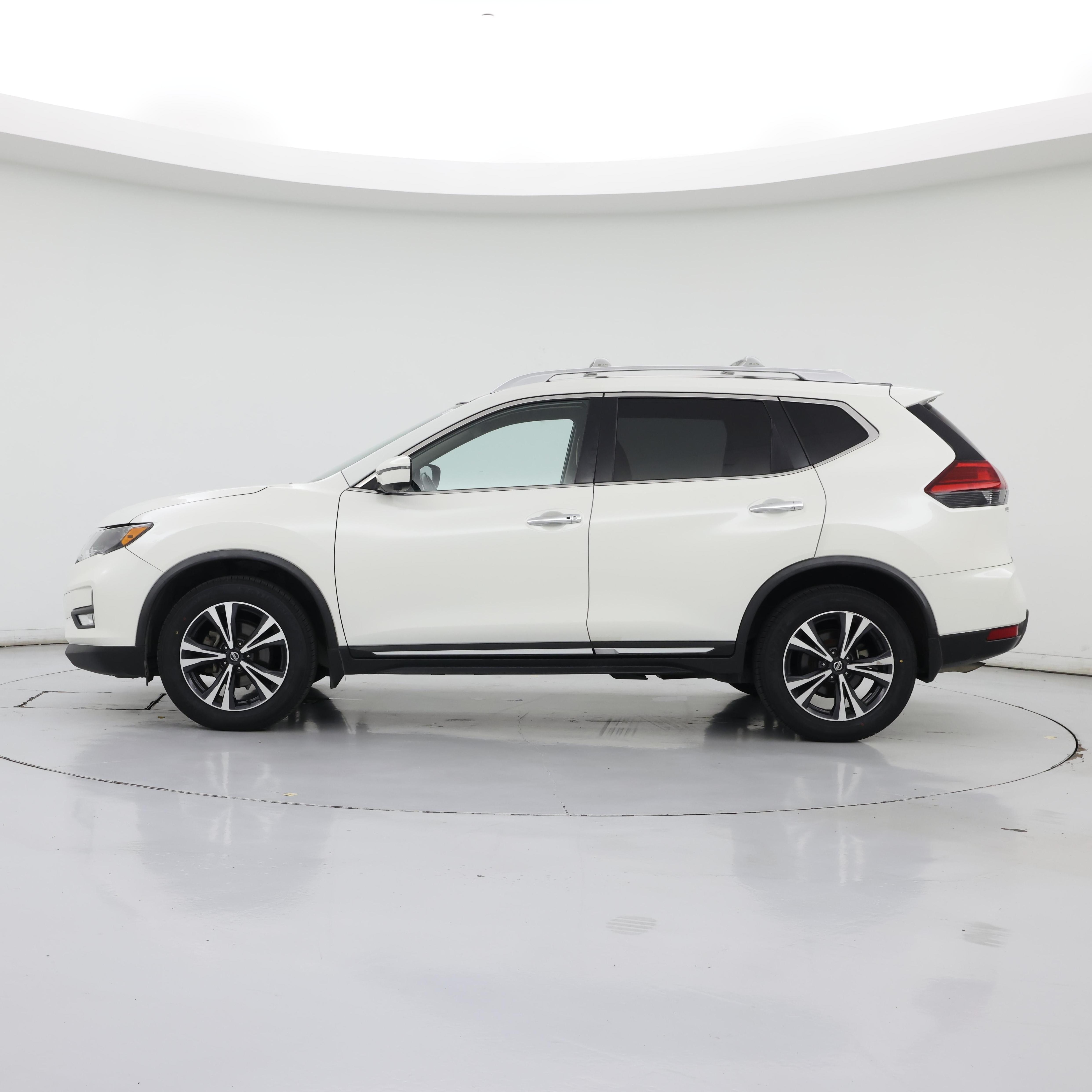 Thumbnail: 2017 Nissan Rogue - 3