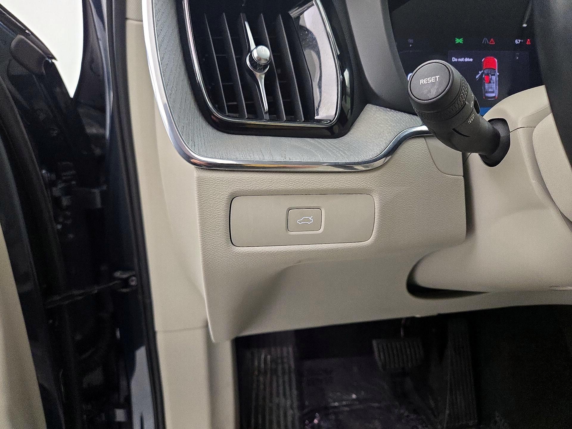 Thumbnail: 2024 Volvo XC60 - 13