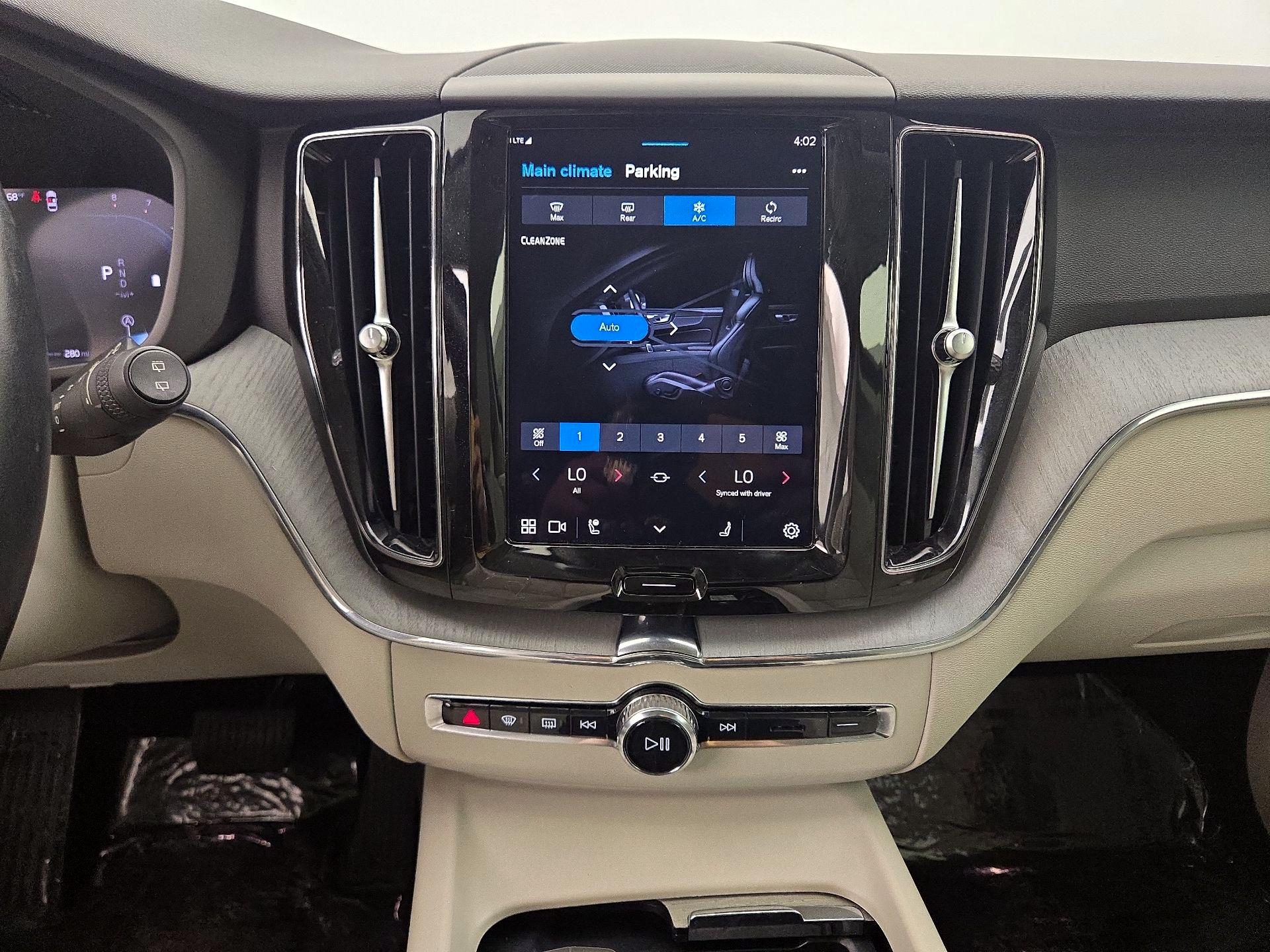 Thumbnail: 2024 Volvo XC60 - 16