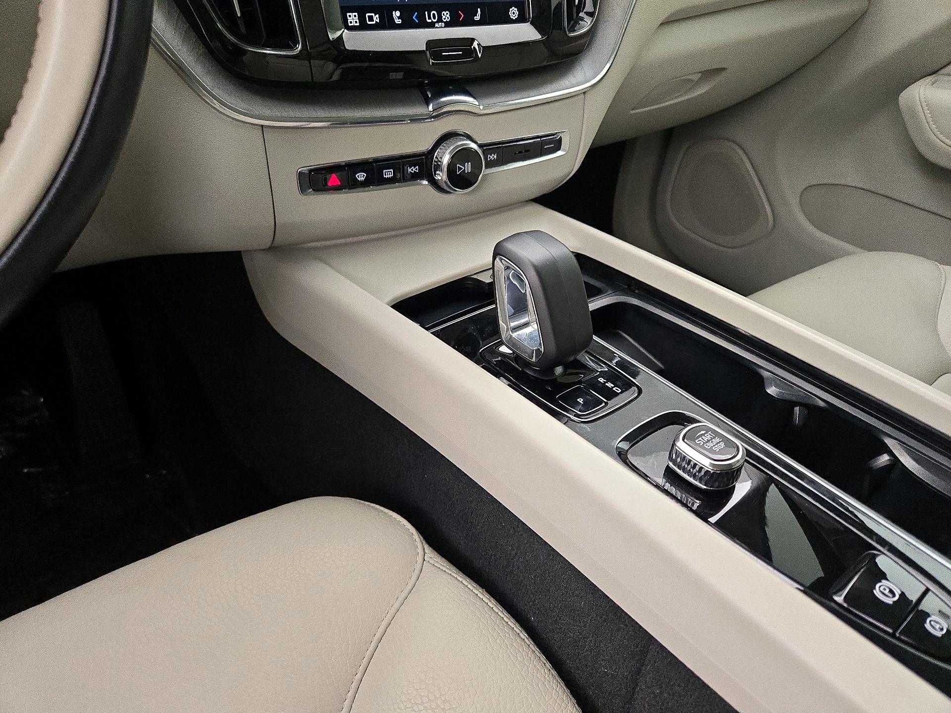 Thumbnail: 2024 Volvo XC60 - 17