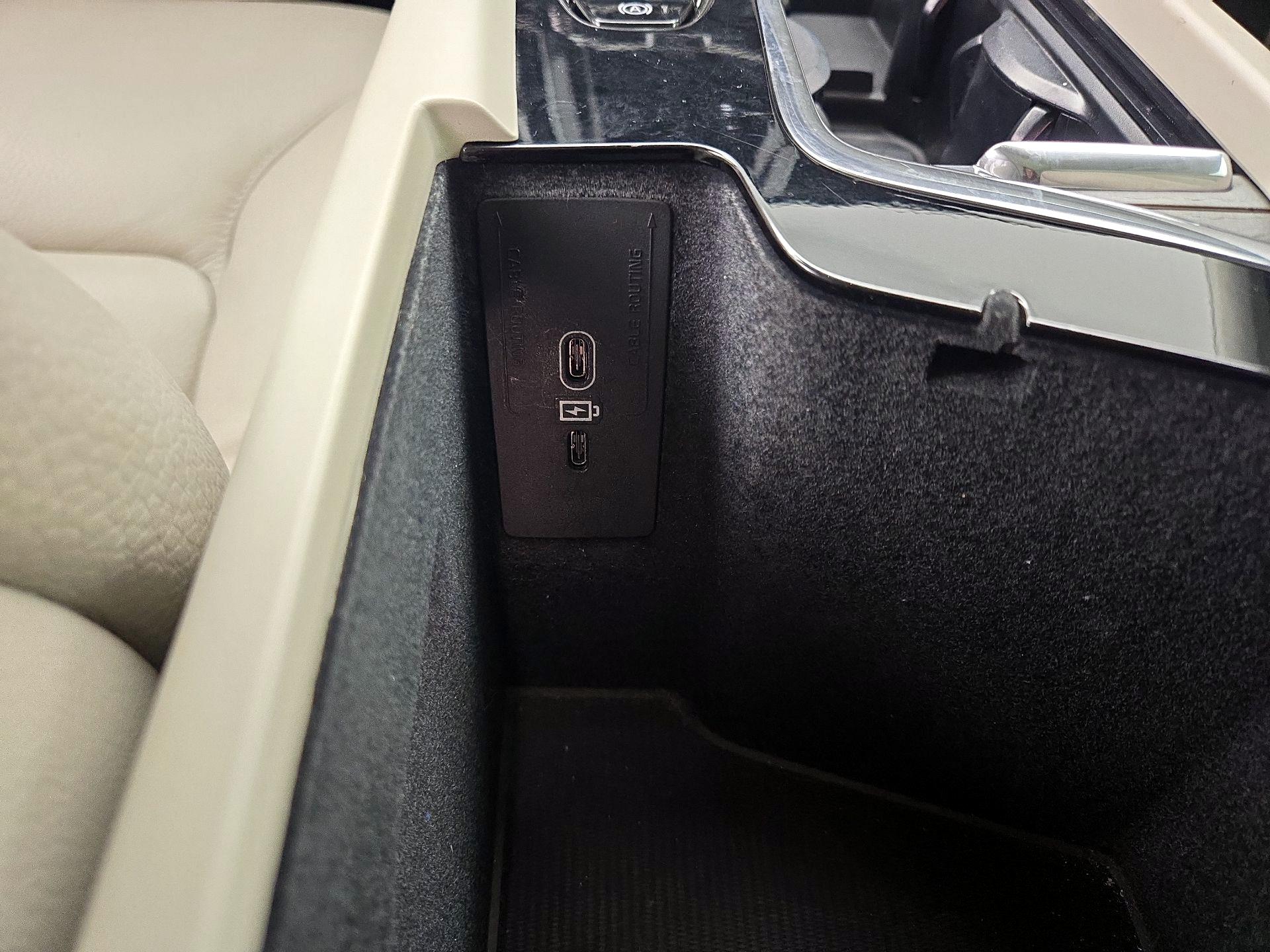 Thumbnail: 2024 Volvo XC60 - 18