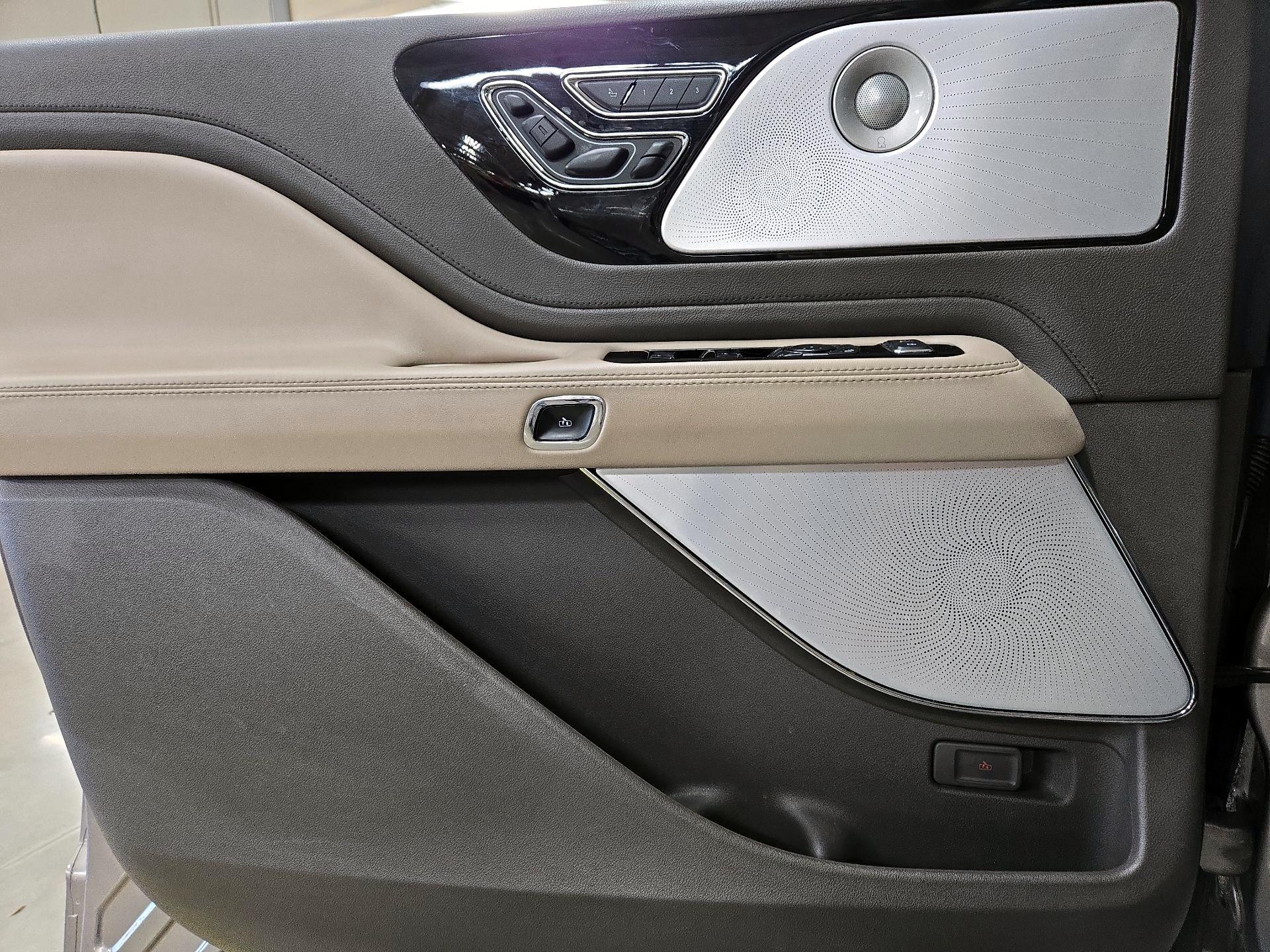 Thumbnail: 2021 Lincoln Aviator - 12