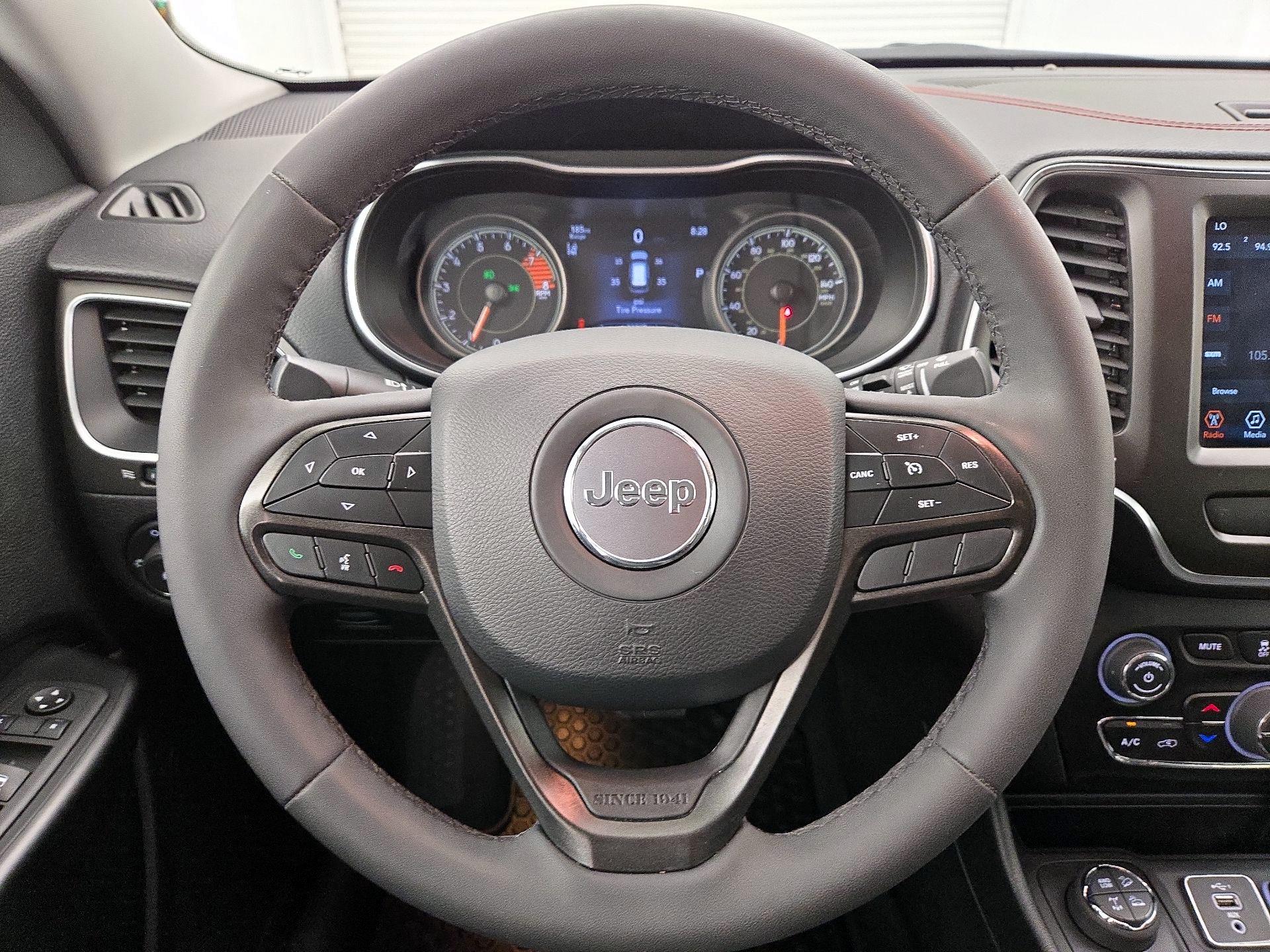 Thumbnail: 2022 Jeep Cherokee - 10