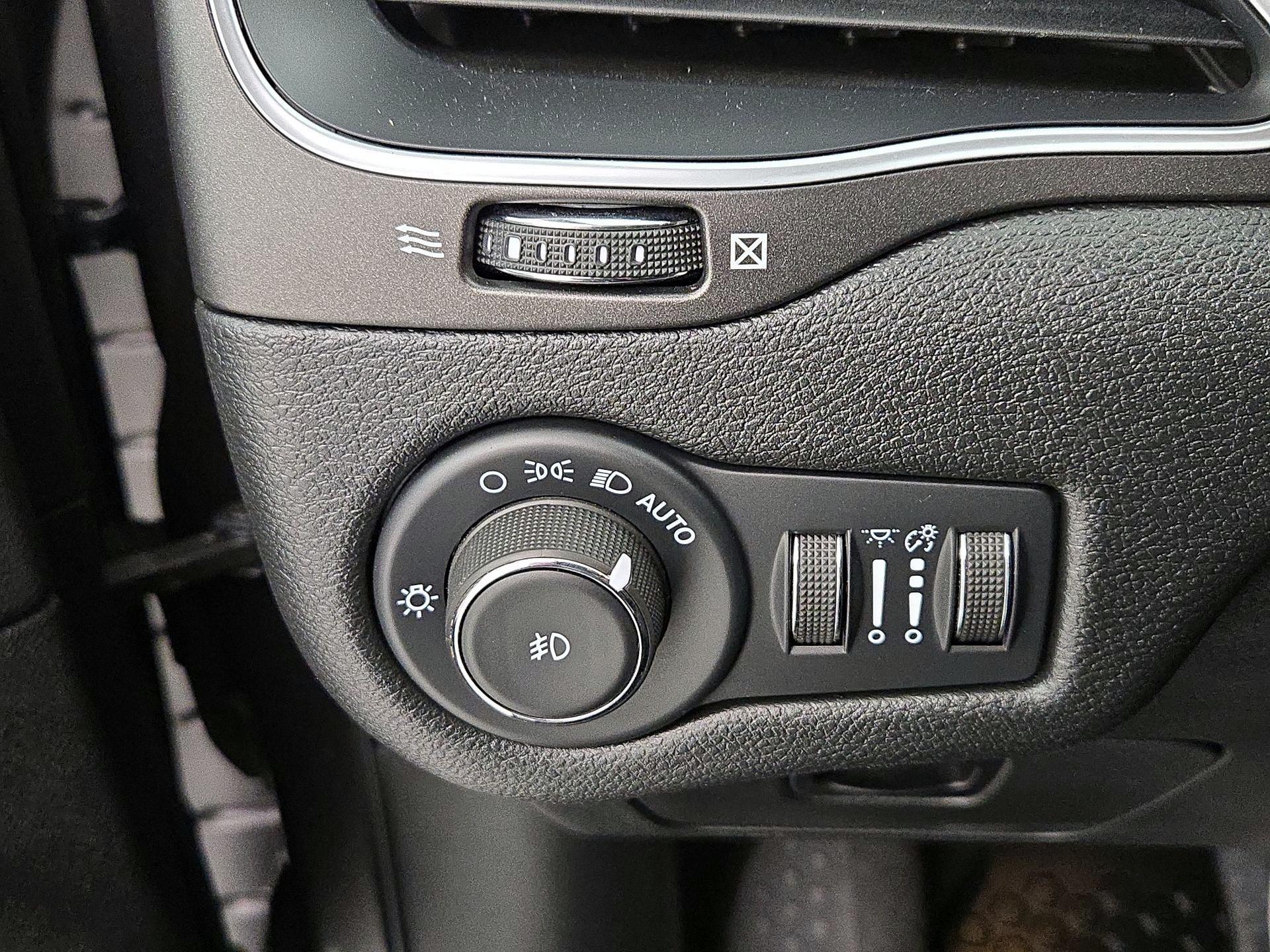 Thumbnail: 2022 Jeep Cherokee - 13