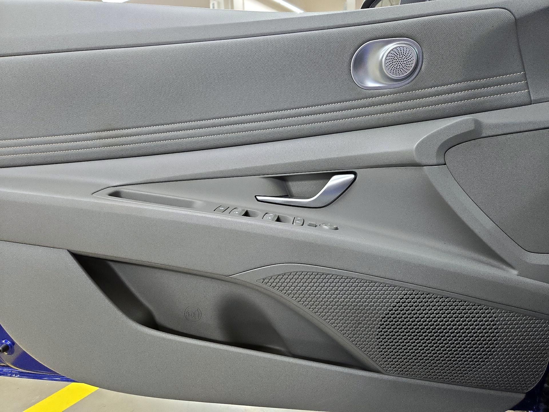 Thumbnail: 2023 Hyundai Elantra - 12