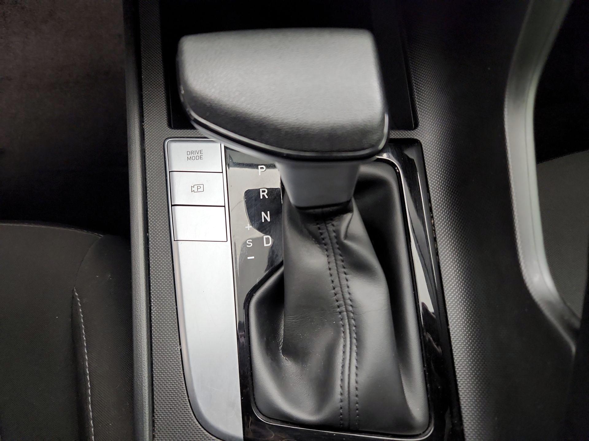 Thumbnail: 2022 Hyundai Elantra - 17