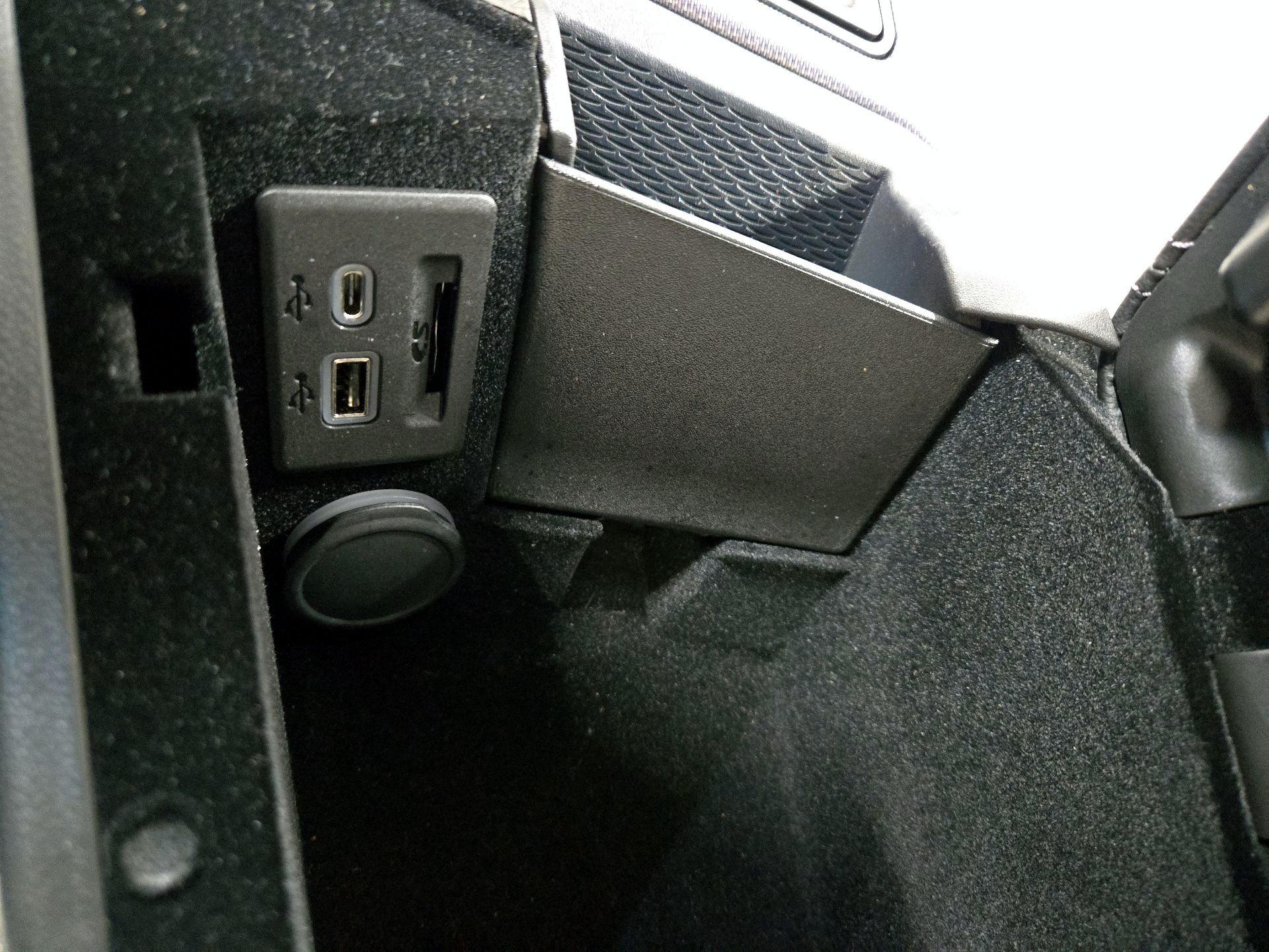 Thumbnail: 2023 Cadillac CT4 - 18