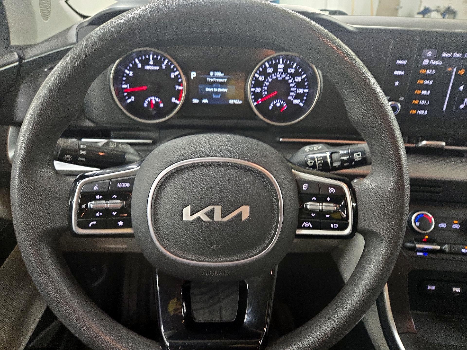 Thumbnail: 2022 Kia Carnival - 10