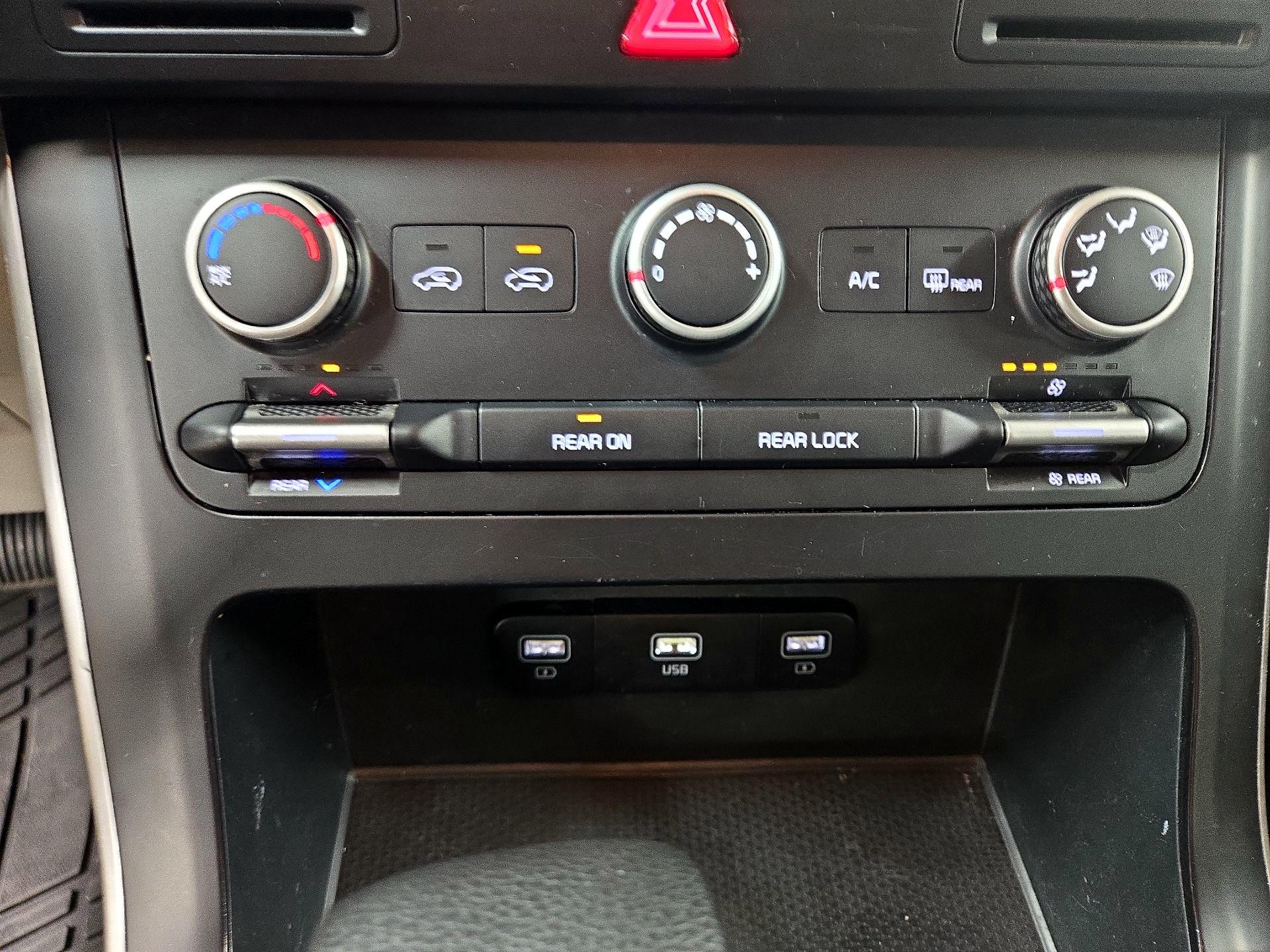 Thumbnail: 2022 Kia Carnival - 16