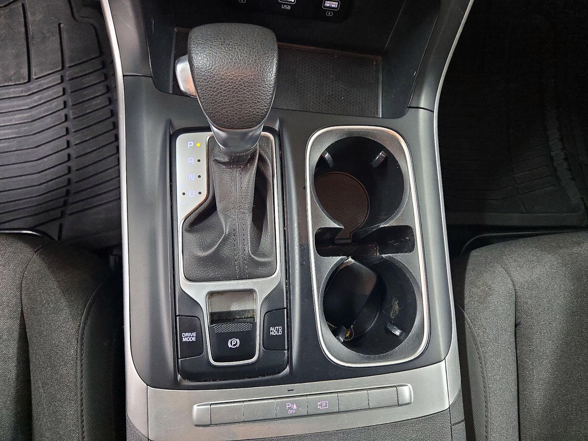 Thumbnail: 2022 Kia Carnival - 17